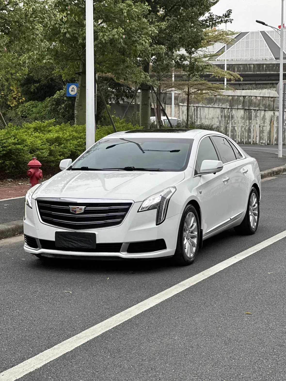 Cadillac XTS  из Китая