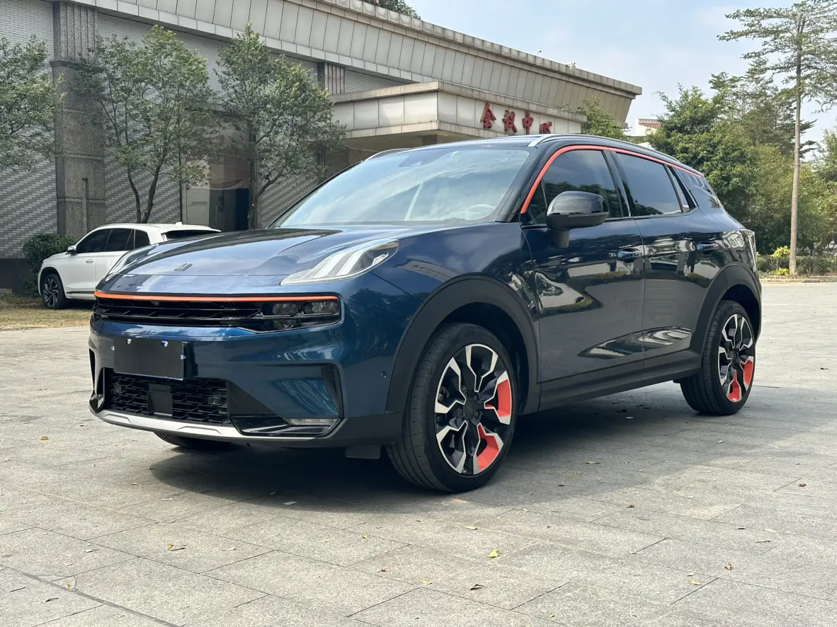Lynk & Co 06