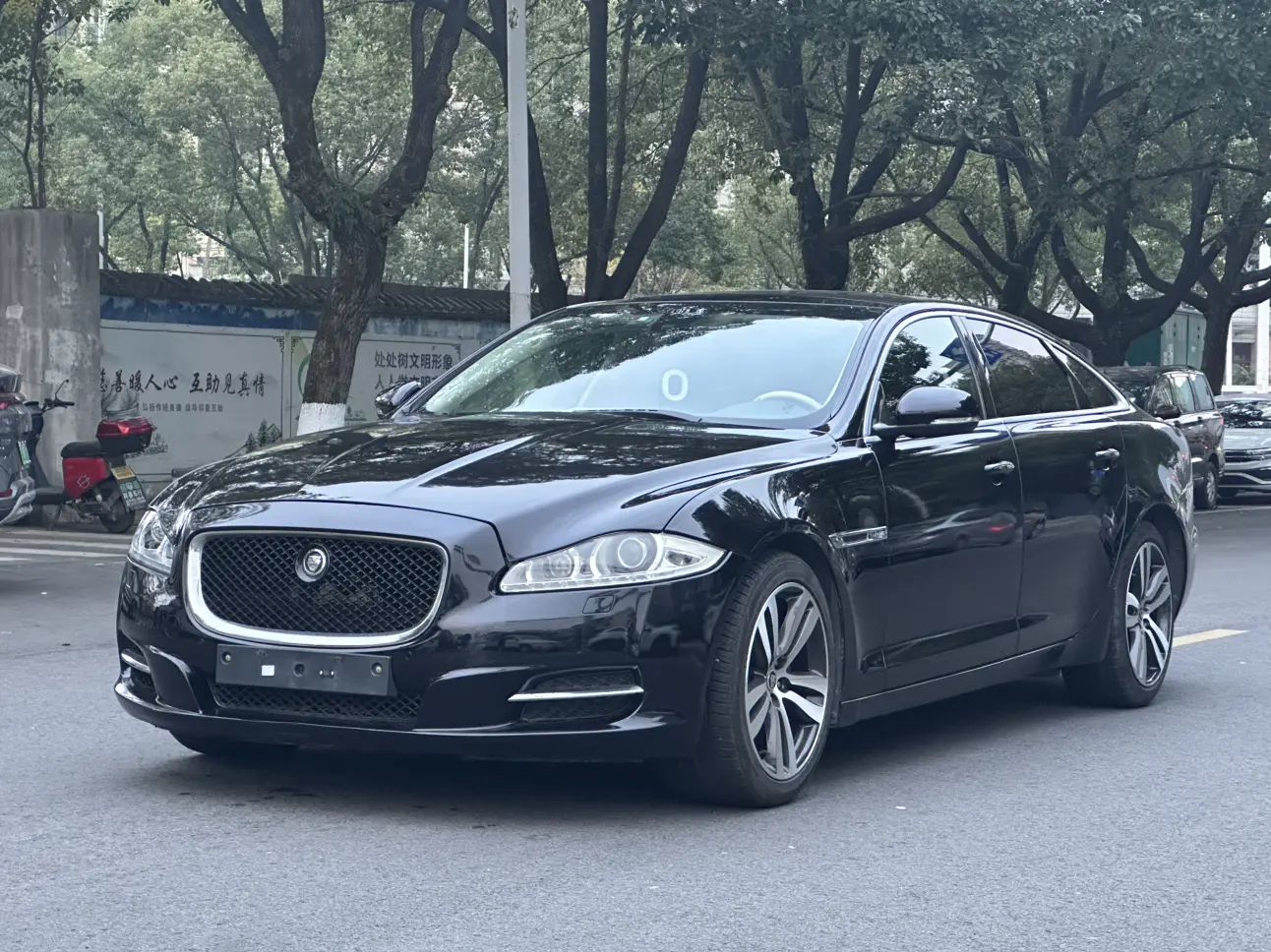 Jaguar XJ