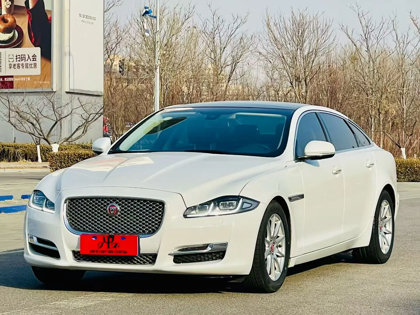 Jaguar XJ