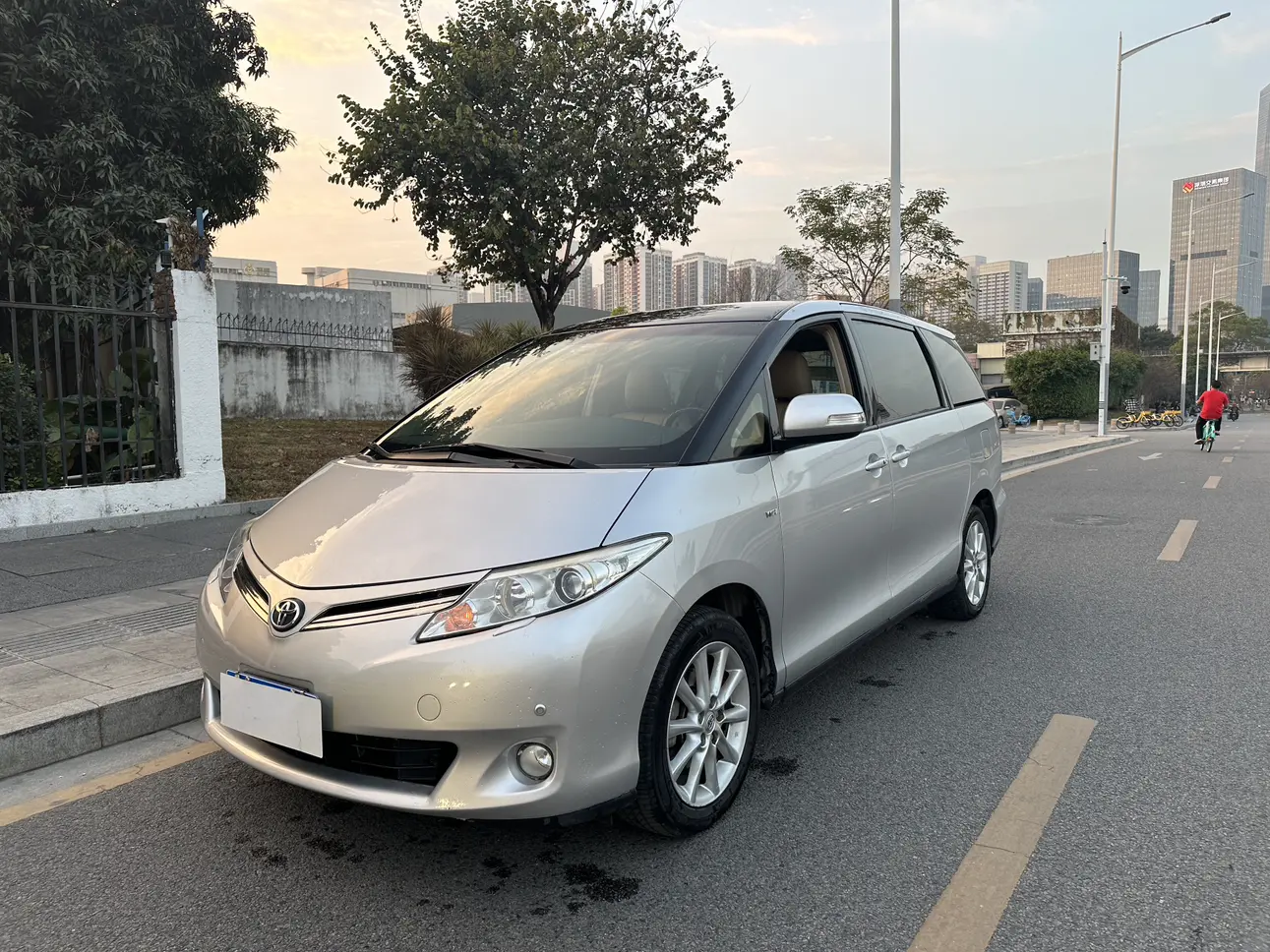 Toyota Previa  из Китая