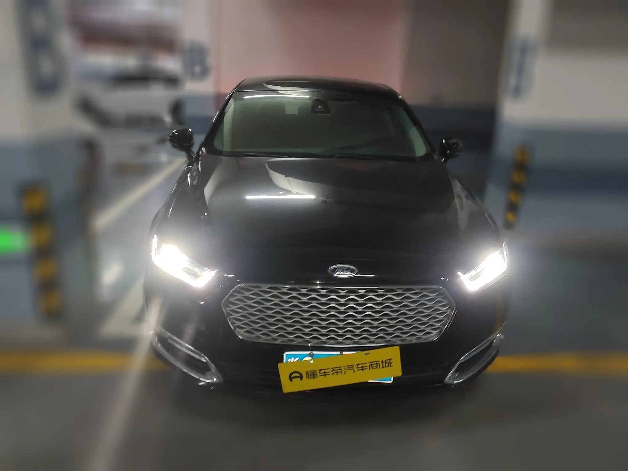Ford Taurus  из Китая