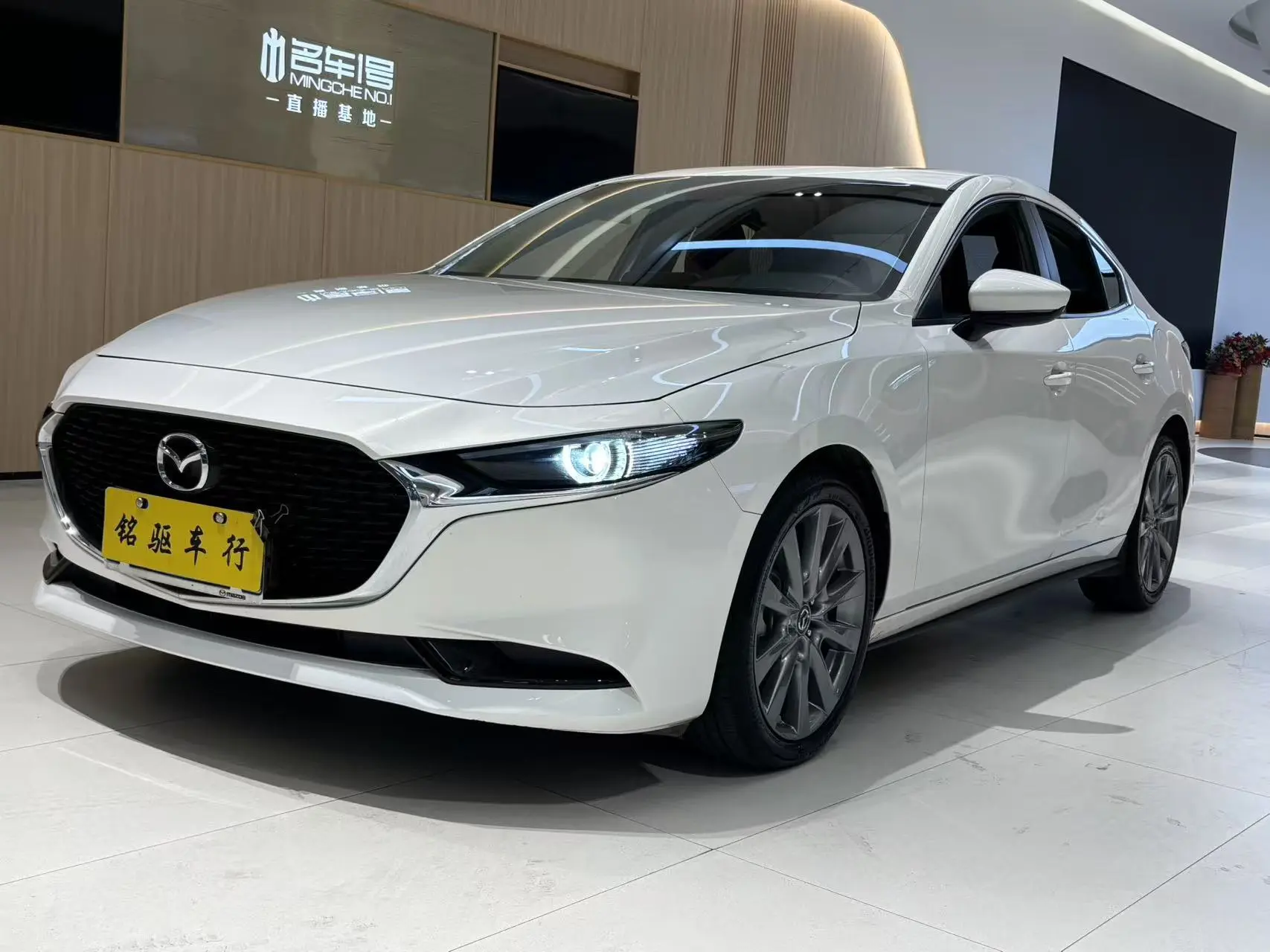 Mazda Axela (Mazda3)  из Китая