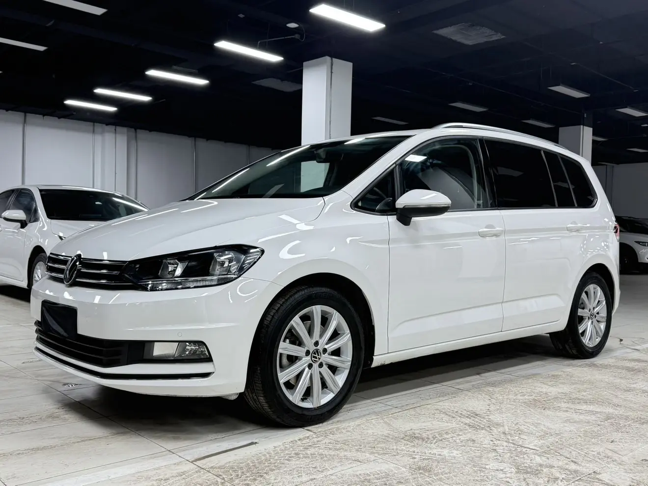 Volkswagen Touran L  из Китая