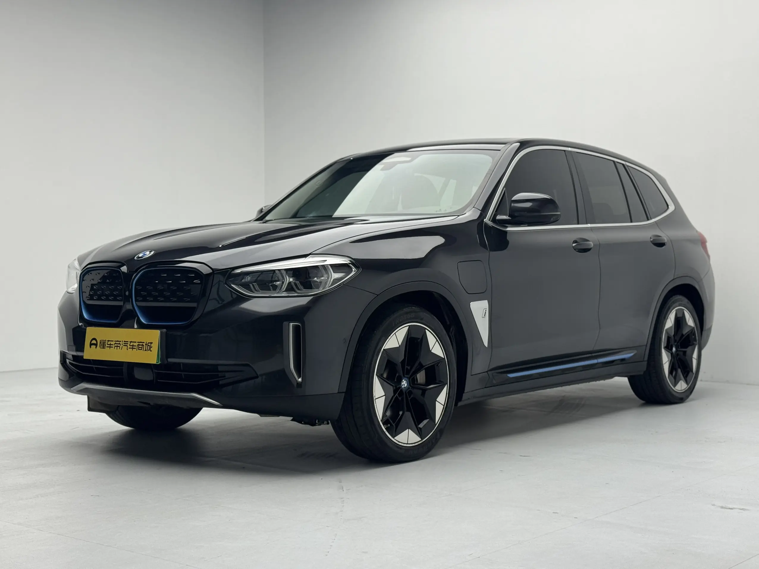 BMW iX3  из Китая