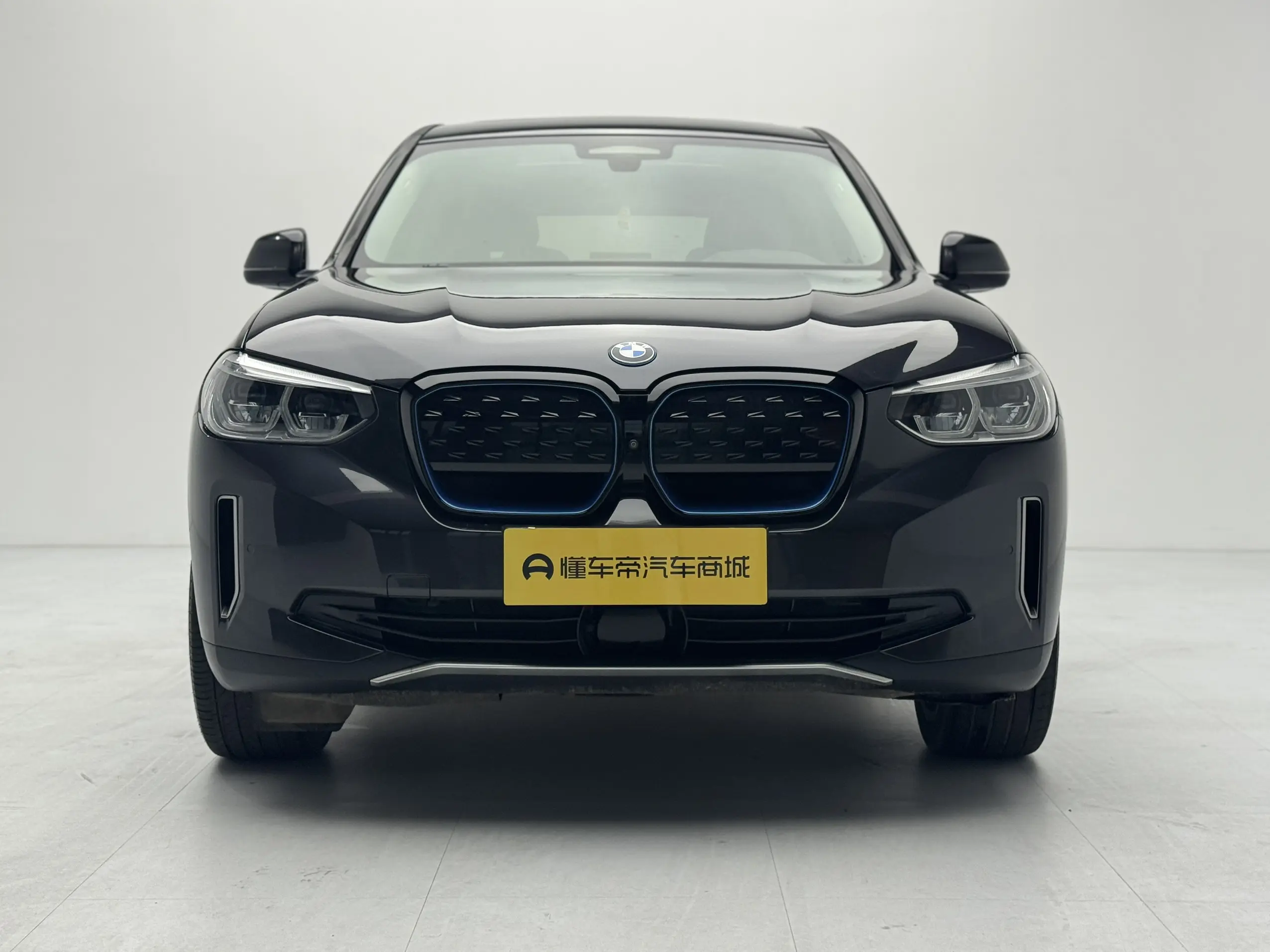 BMW iX3  из Китая