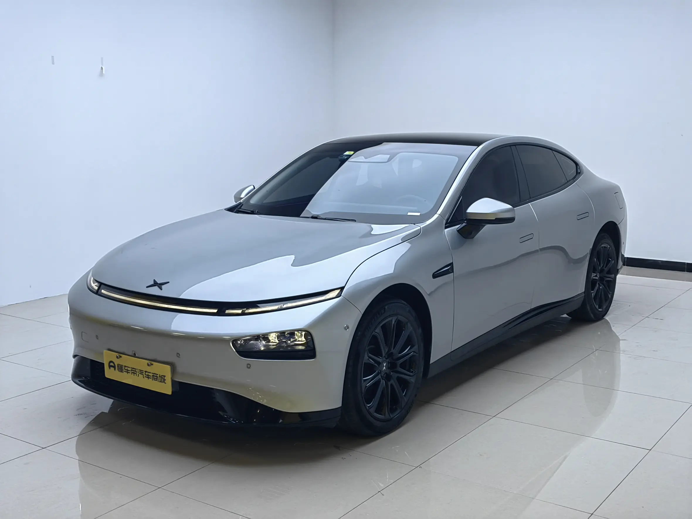 Xpeng P7  из Китая