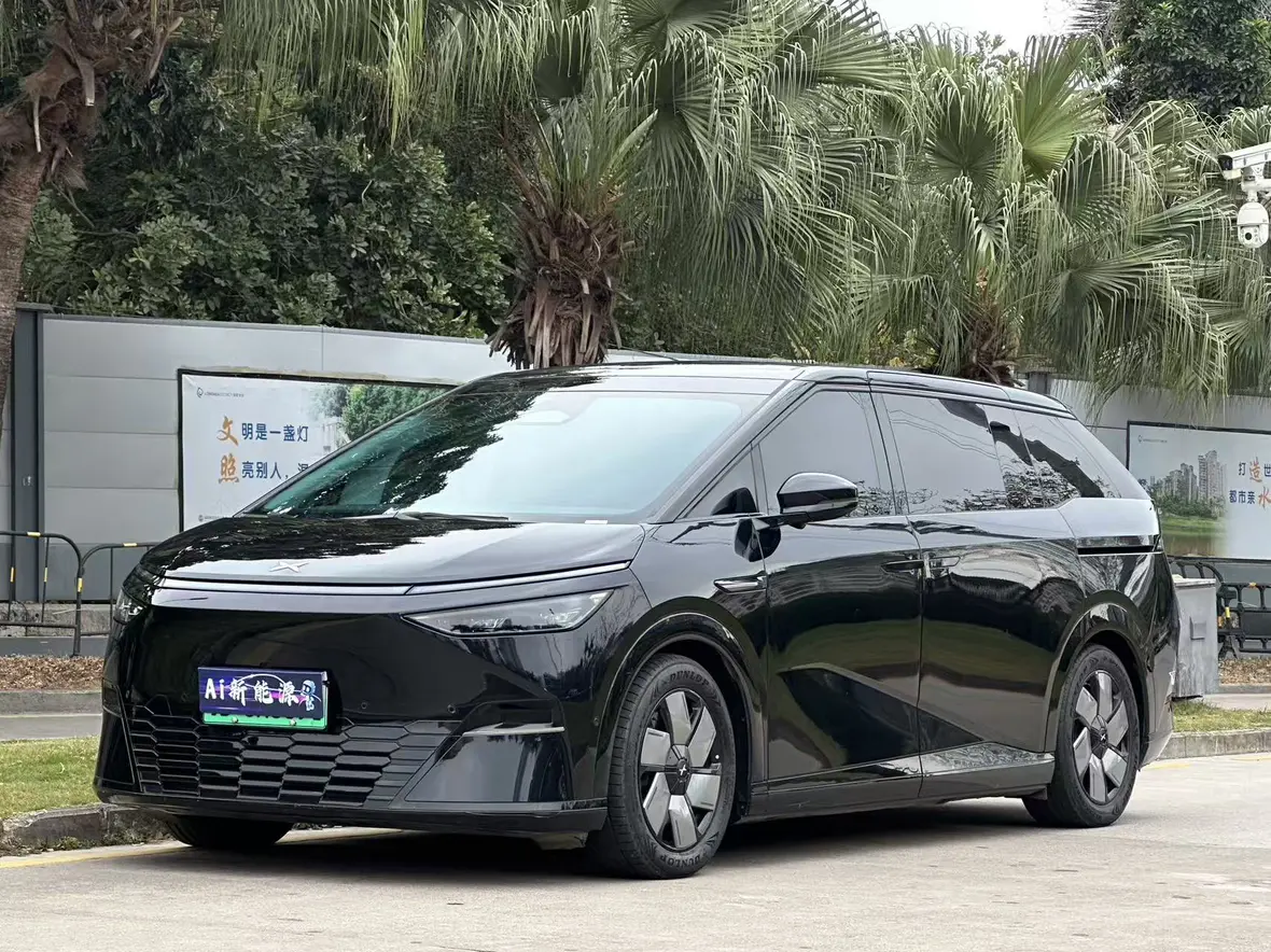 Xpeng X9  из Китая