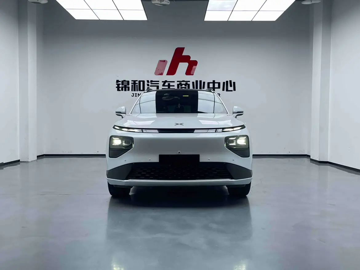 Xpeng G9  из Китая