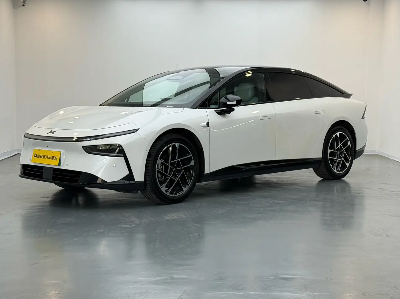 Xpeng P7+  из Китая