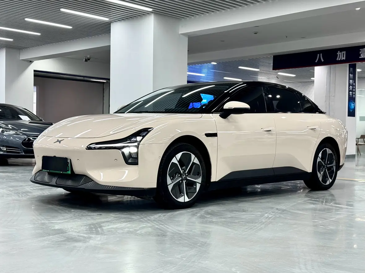 Xpeng Xiaopeng MONA M03  из Китая