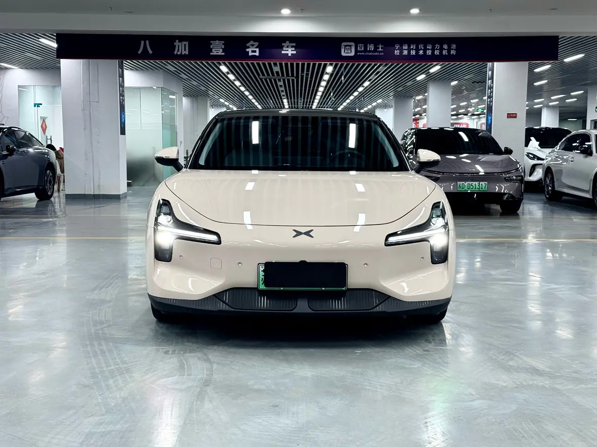 Xpeng Xiaopeng MONA M03  из Китая