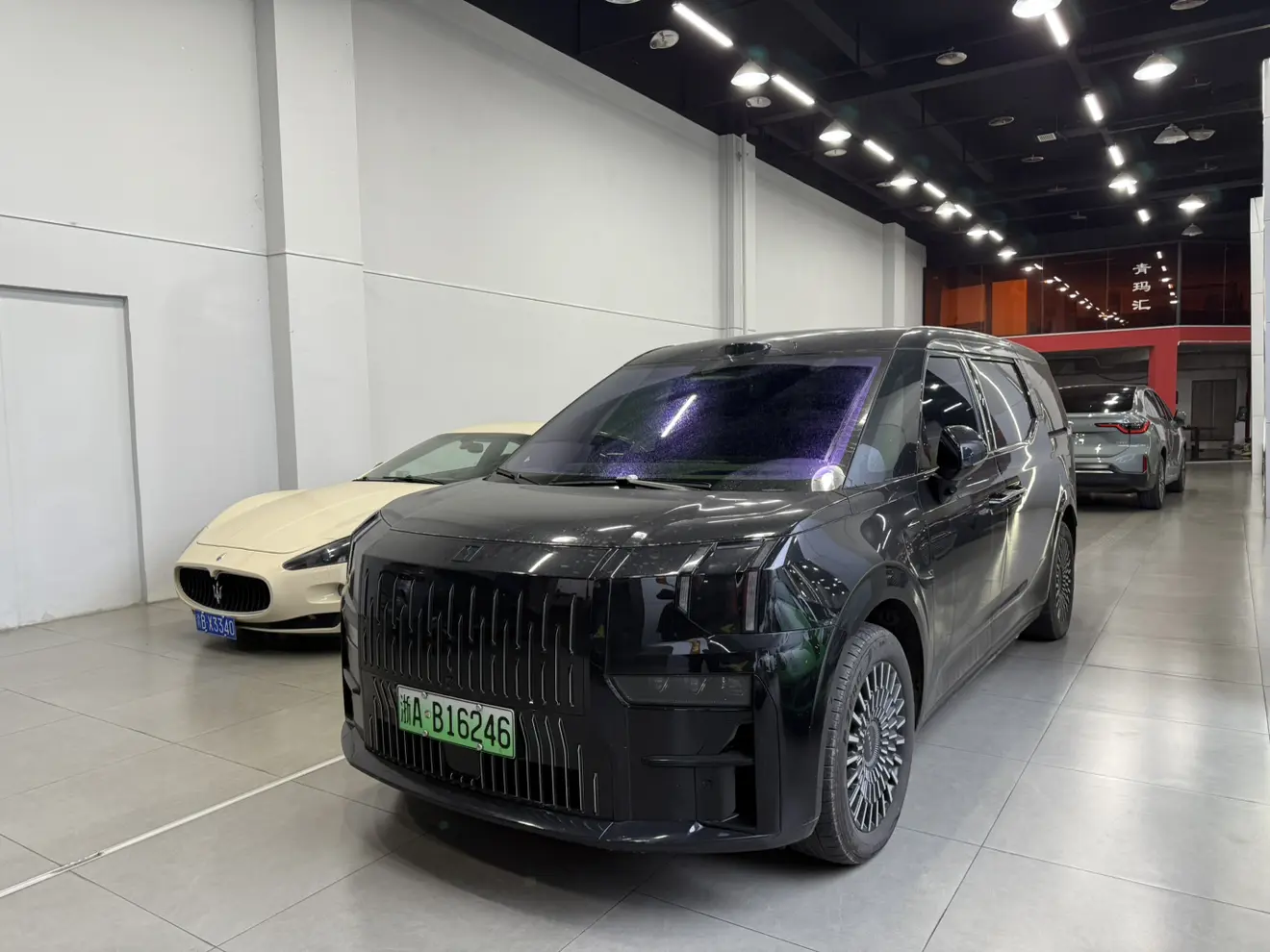 ZEEKR 009  из Китая