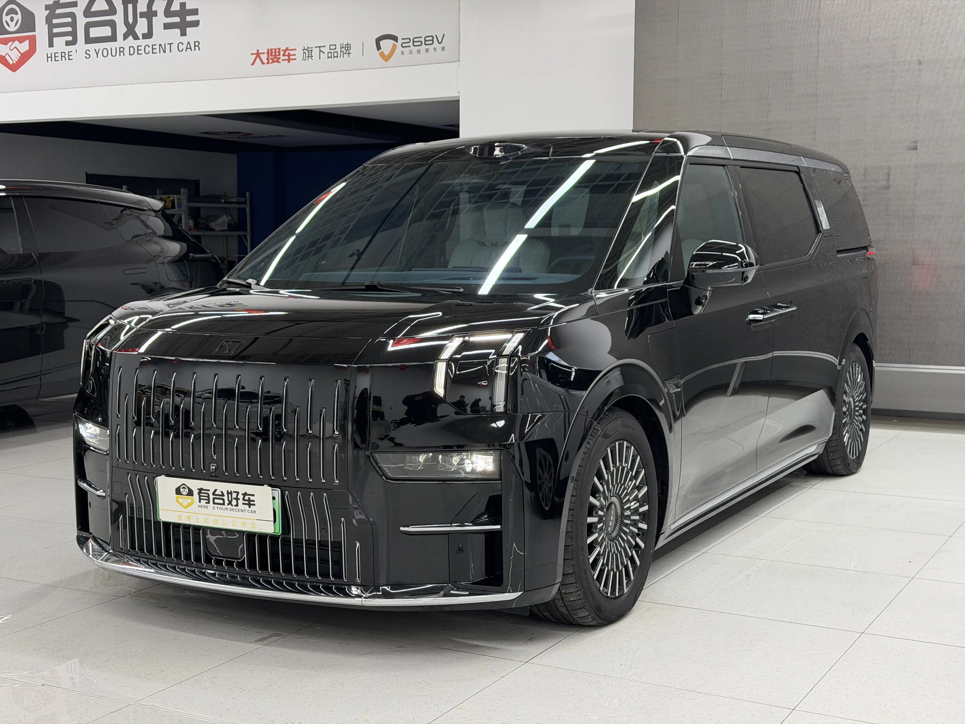 ZEEKR 009  из Китая