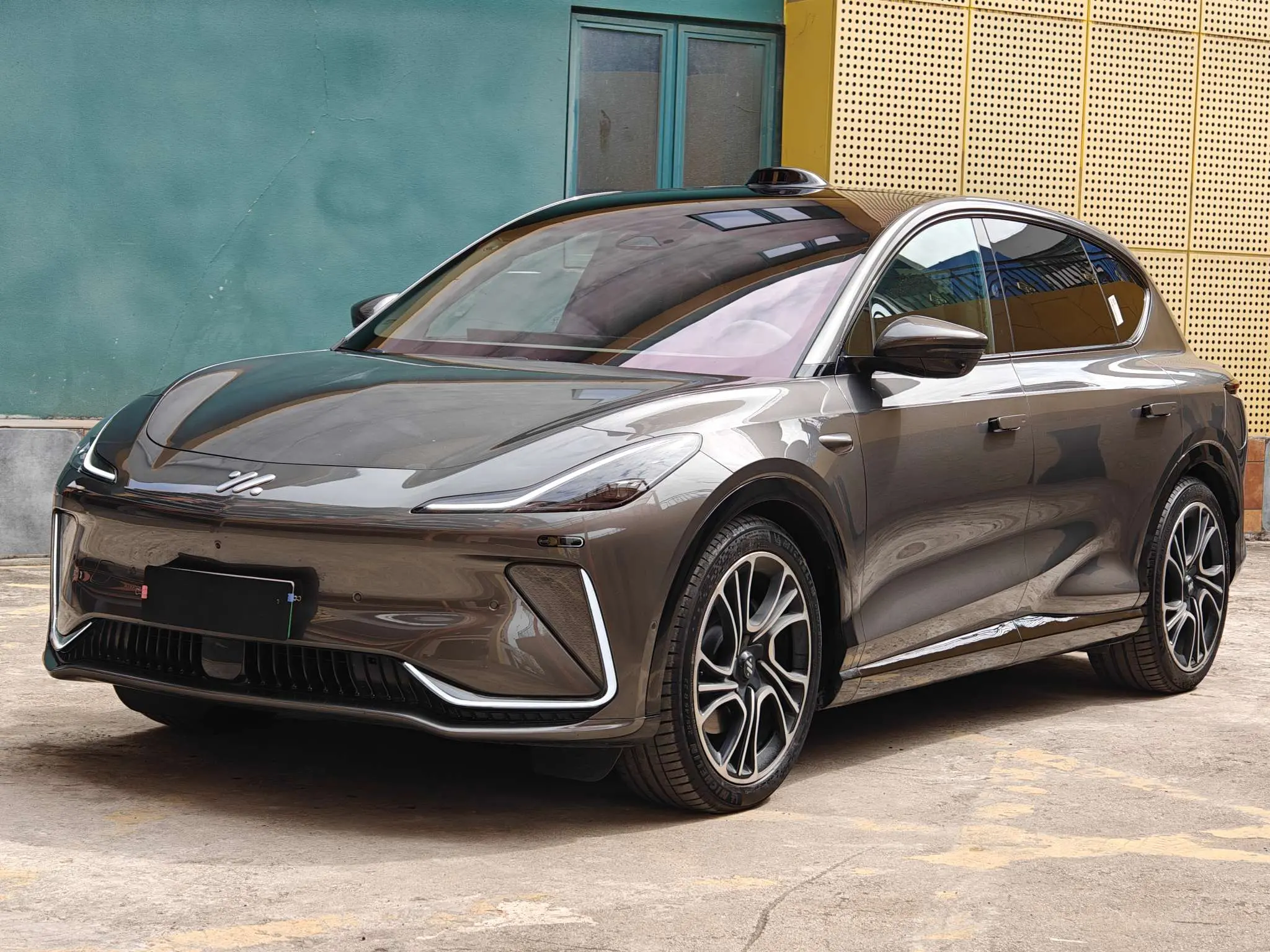 Zhiji LS7  из Китая