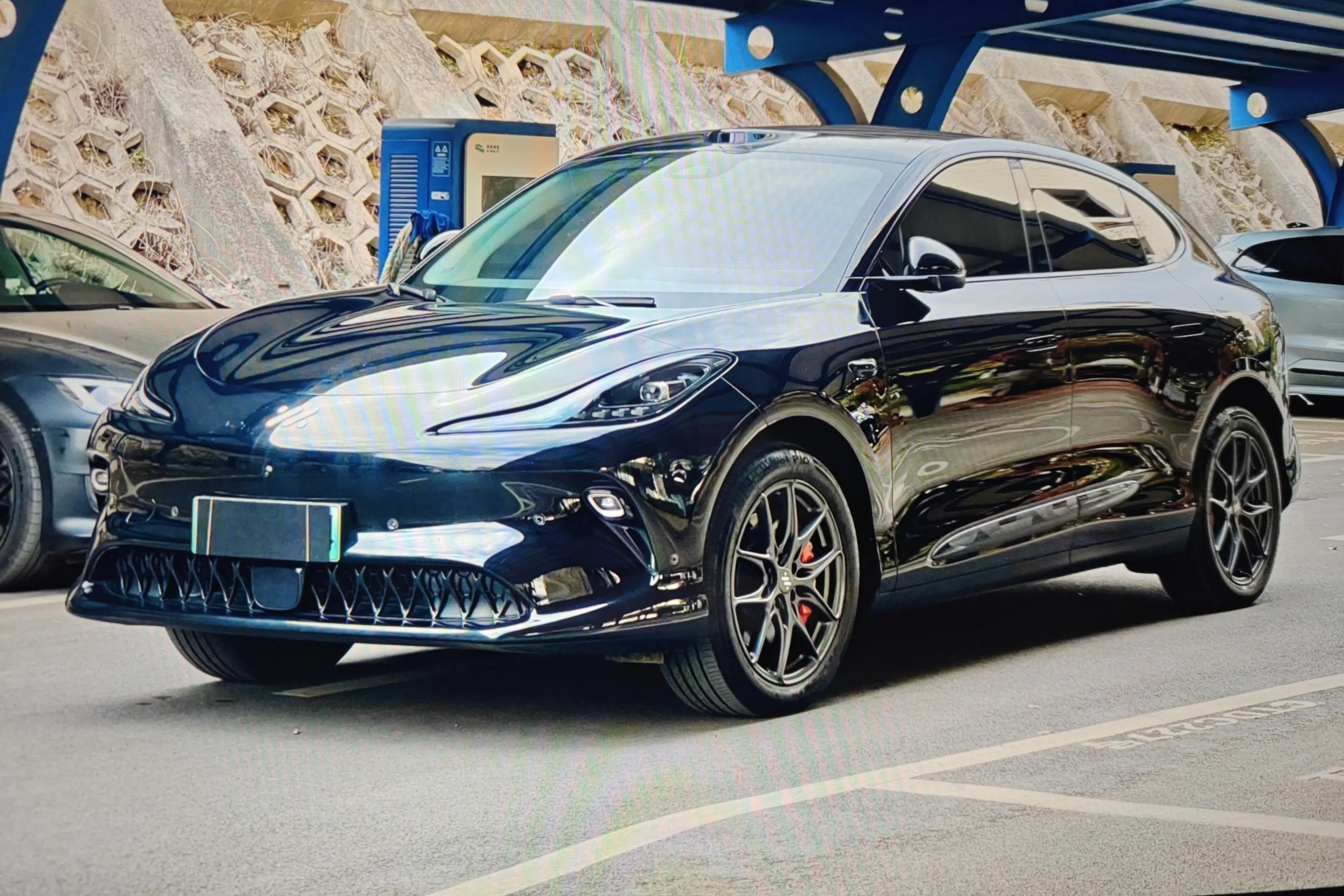 Zhiji LS6  из Китая