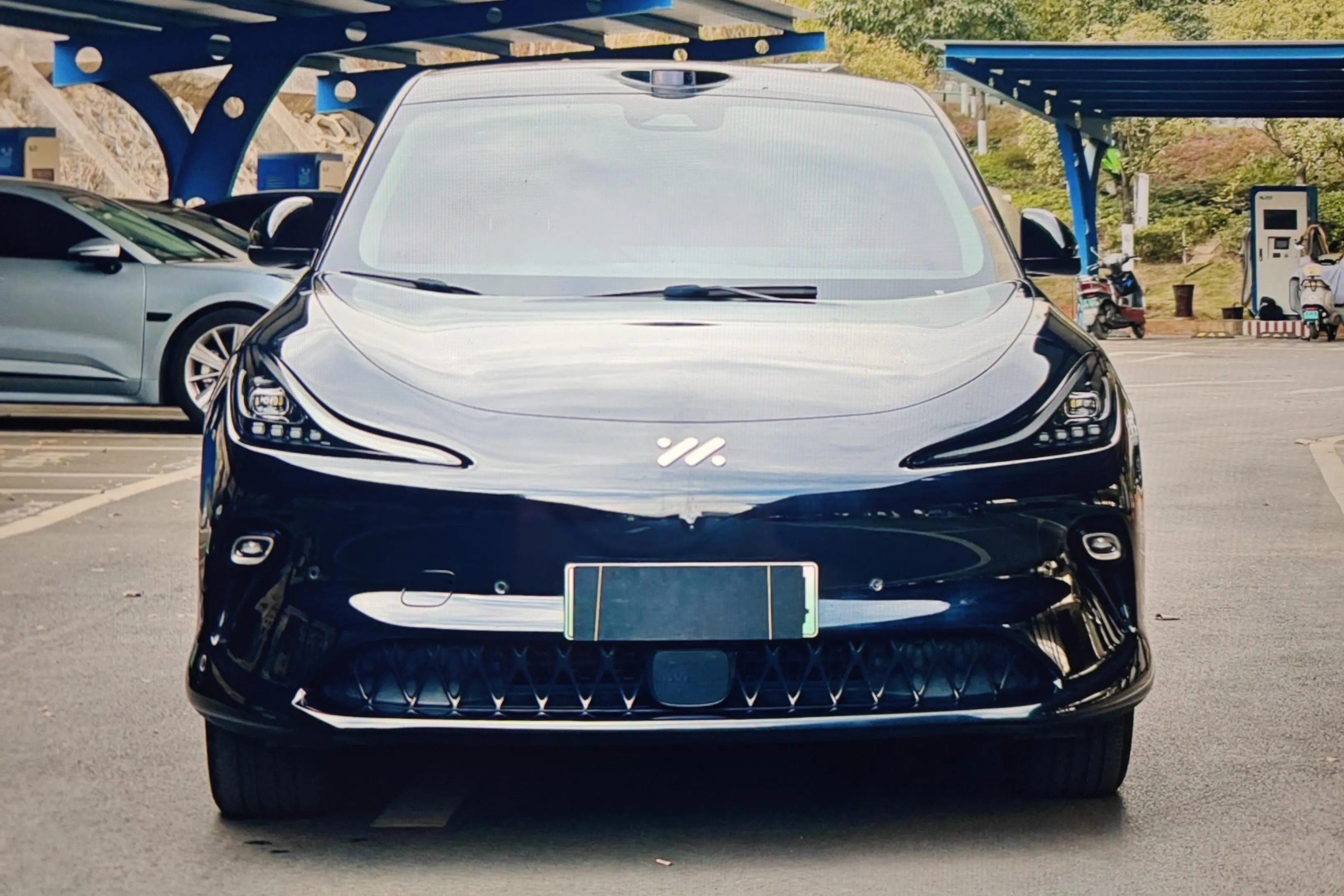 Zhiji LS6  из Китая