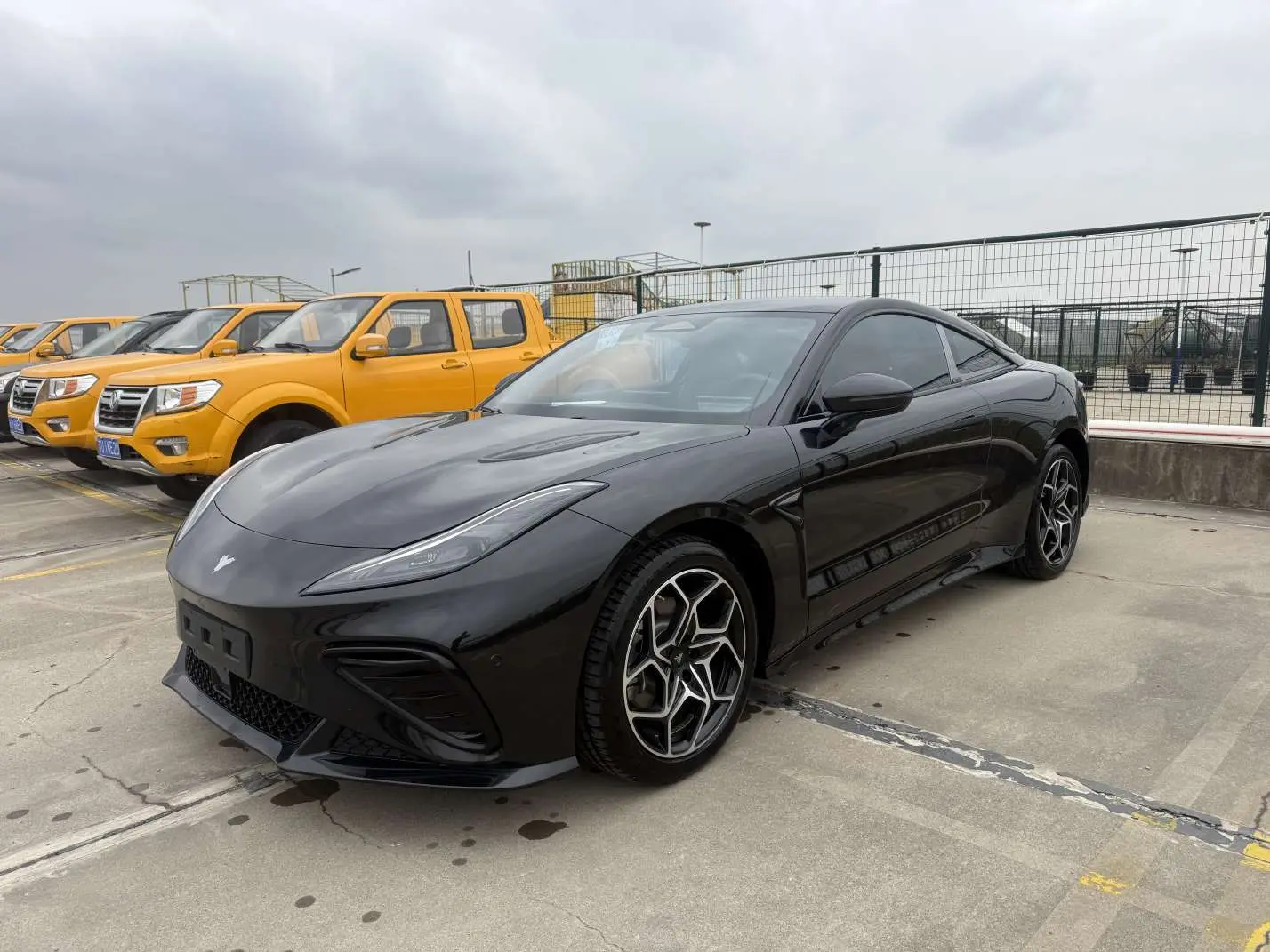 NETA Nezha GT  из Китая