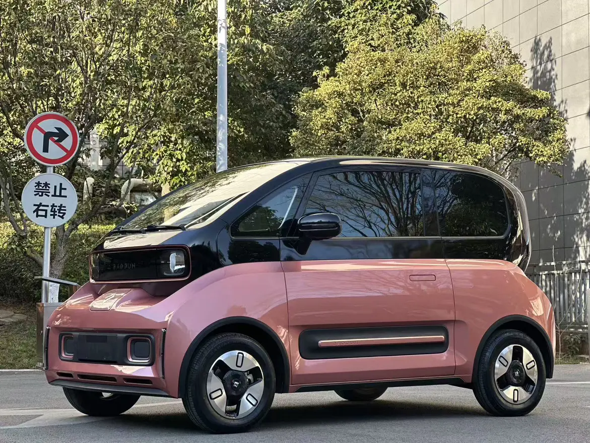 Baojun E300  из Китая