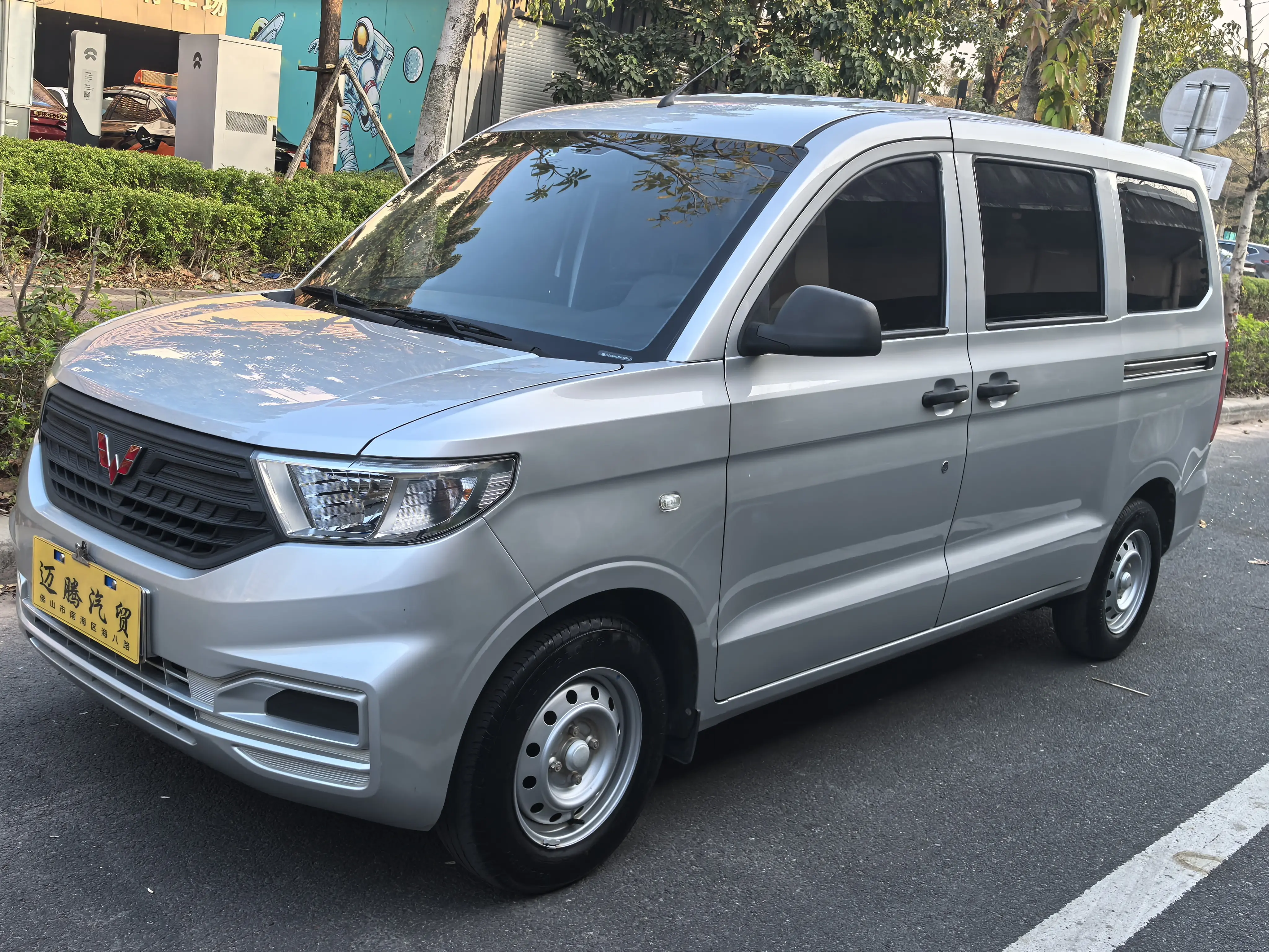 Wuling Hongguang V  из Китая