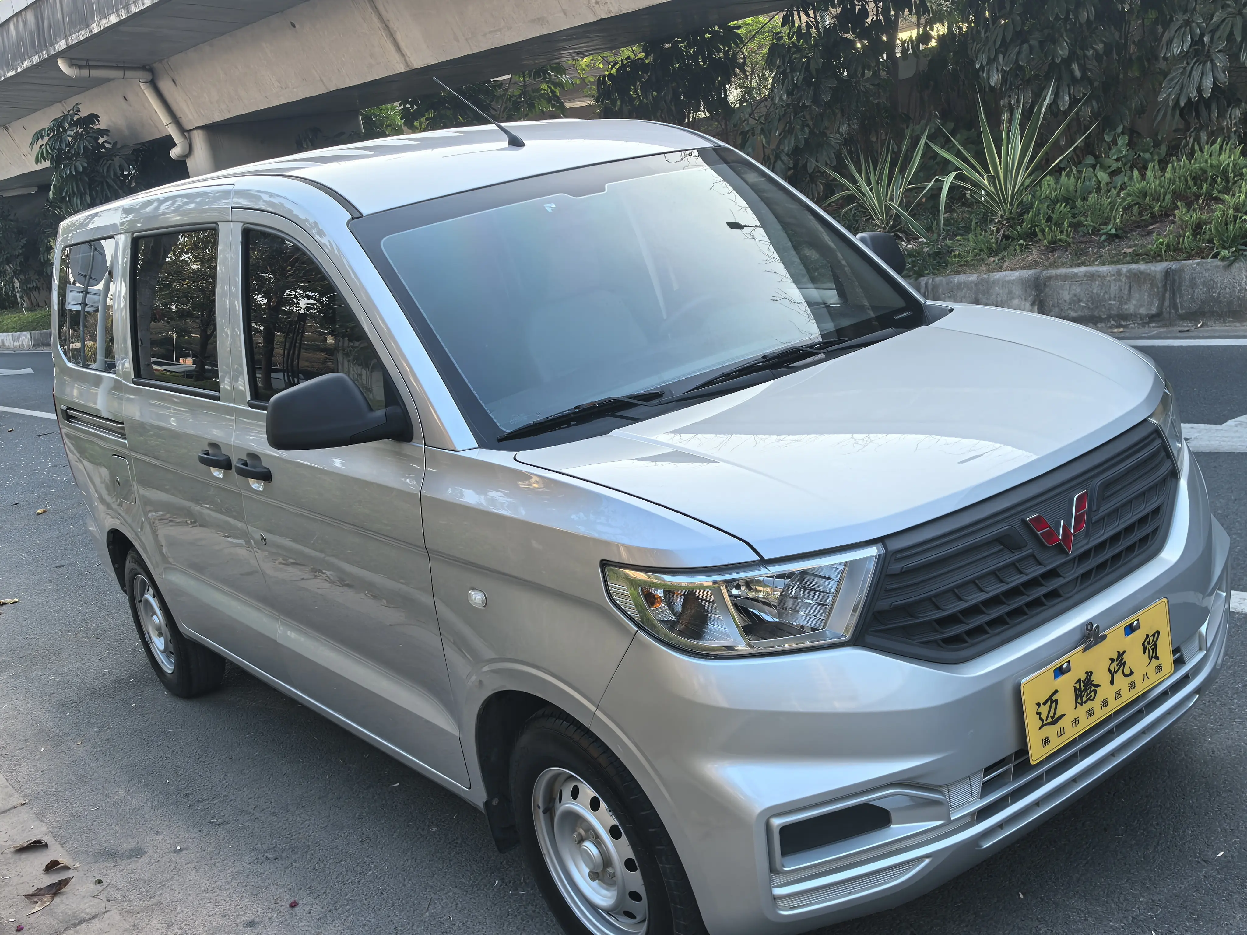 Wuling Hongguang V  из Китая