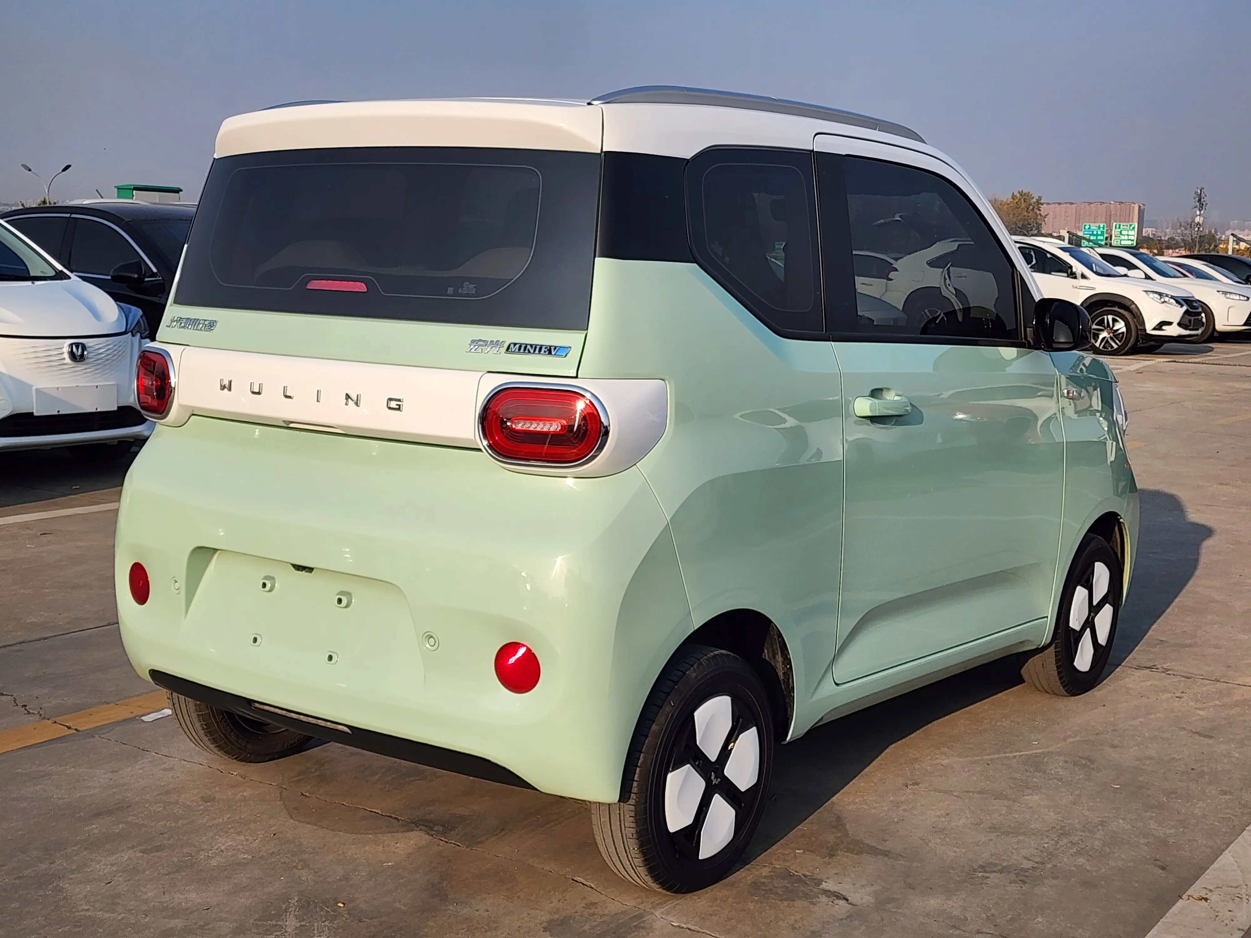 Wuling Hongguang MINIEV  из Китая