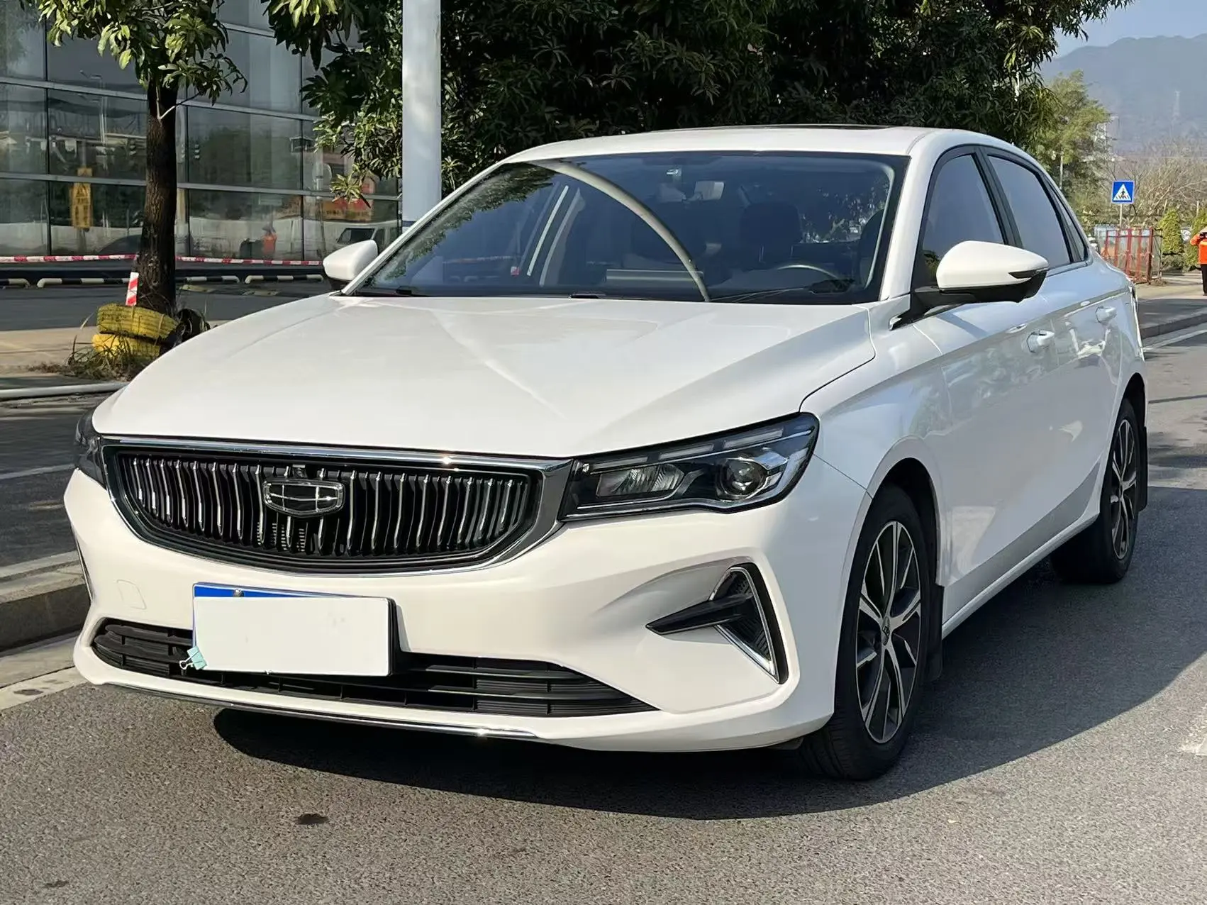 Geely Emgrand  из Китая