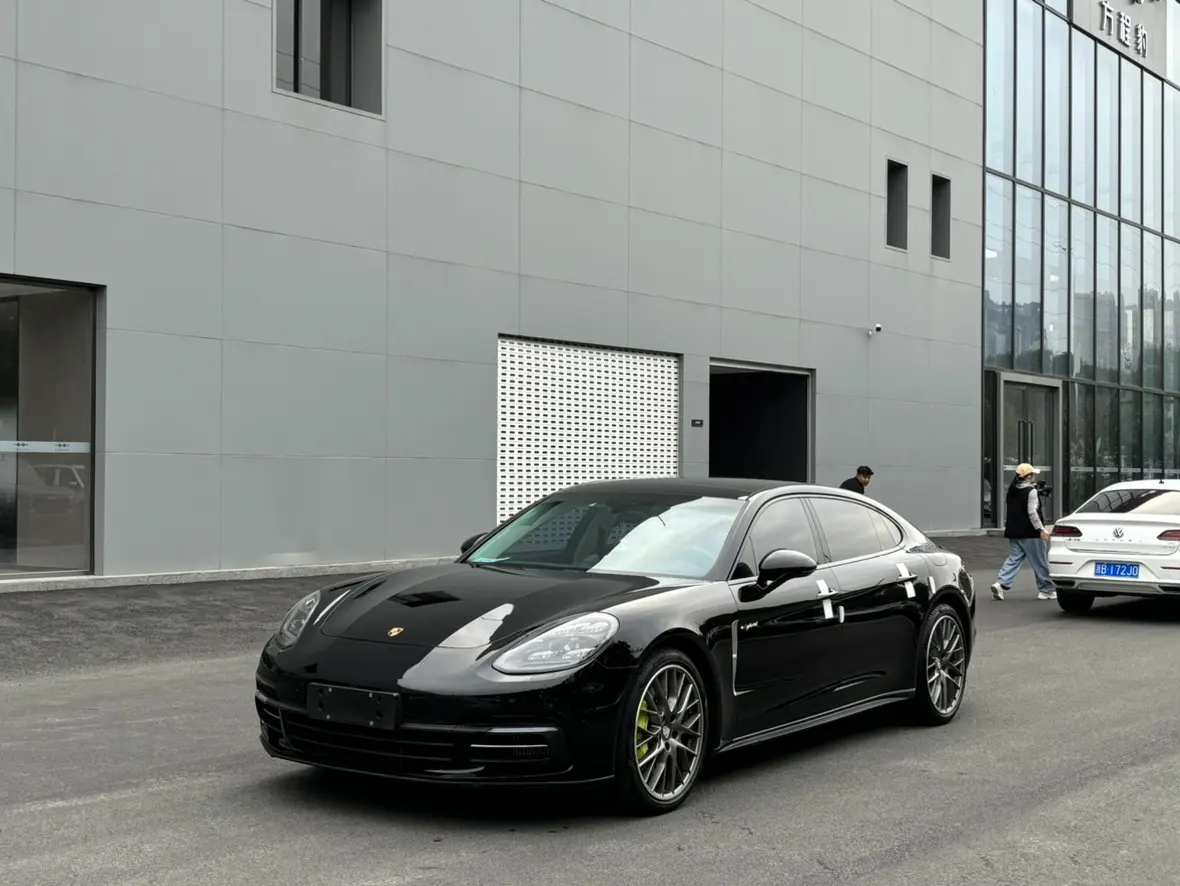 Porsche Panamera E-Hybrid  из Китая