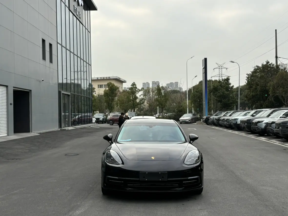 Porsche Panamera E-Hybrid  из Китая