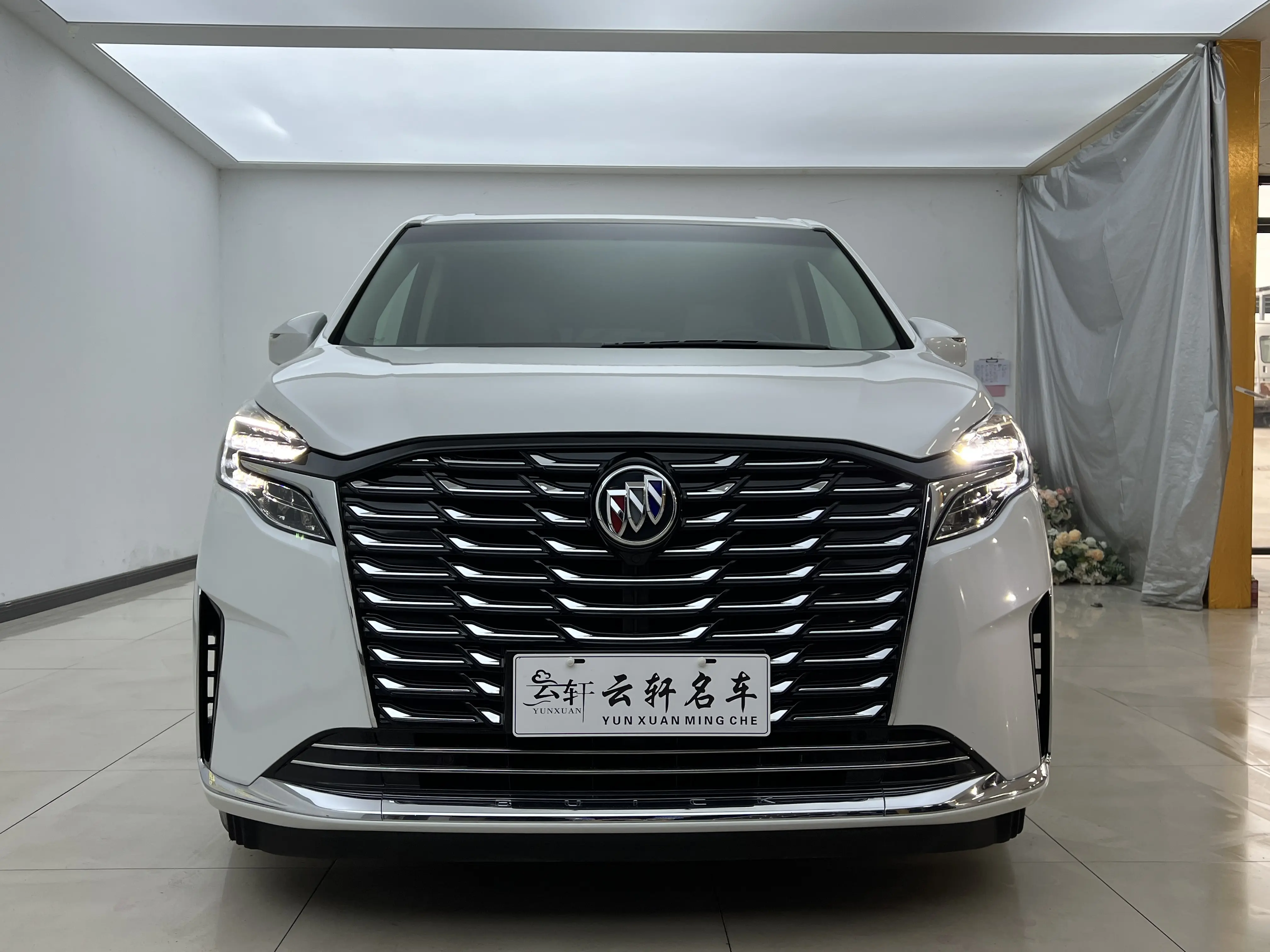 Buick GL8  из Китая