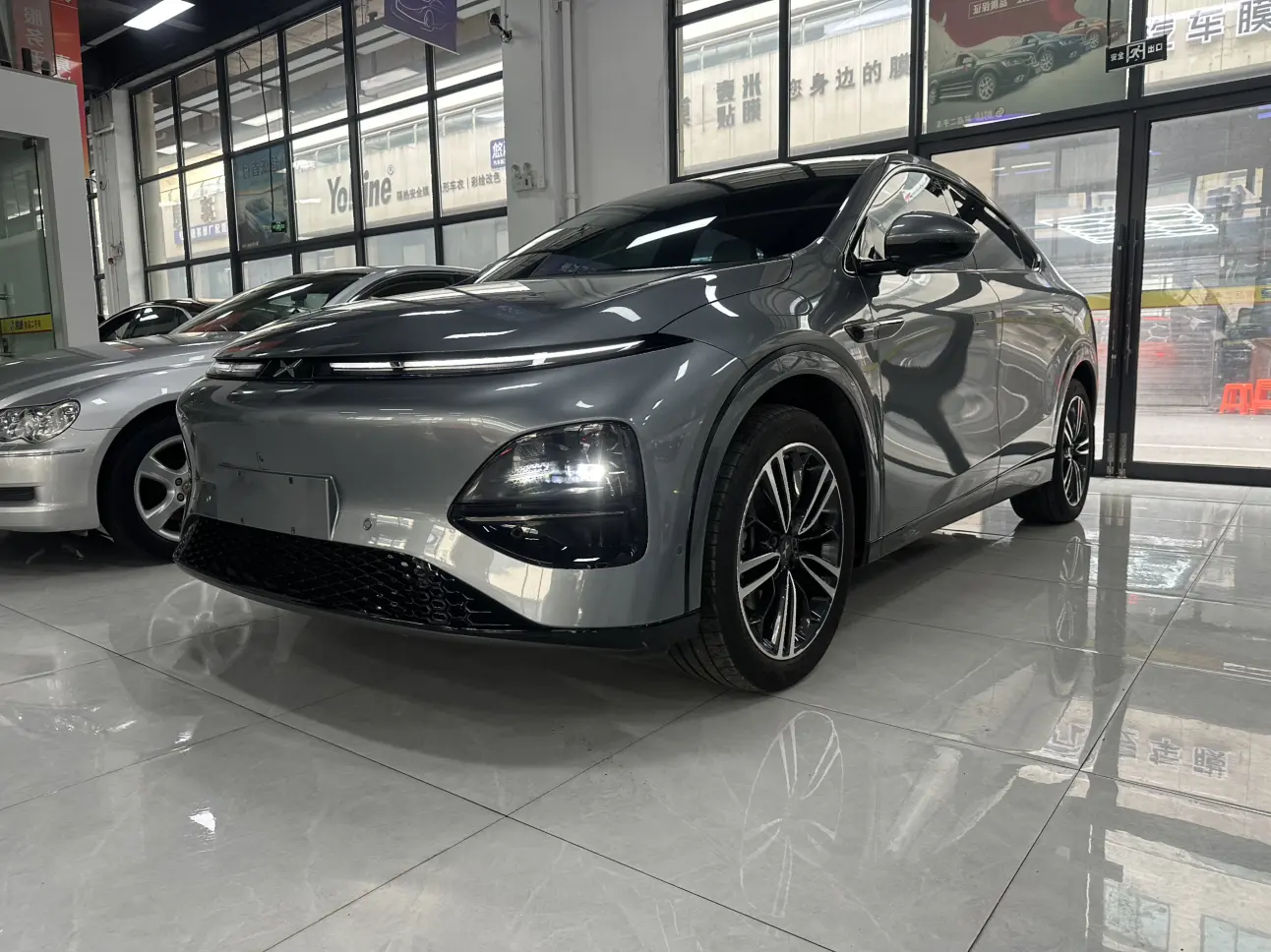 Xpeng G6  из Китая