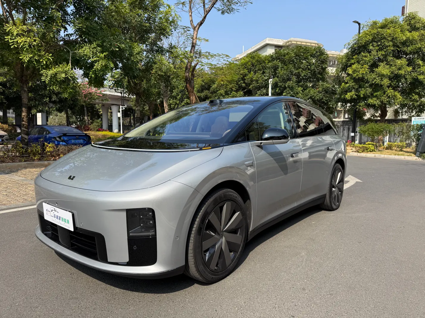 Li Ideal i8  из Китая