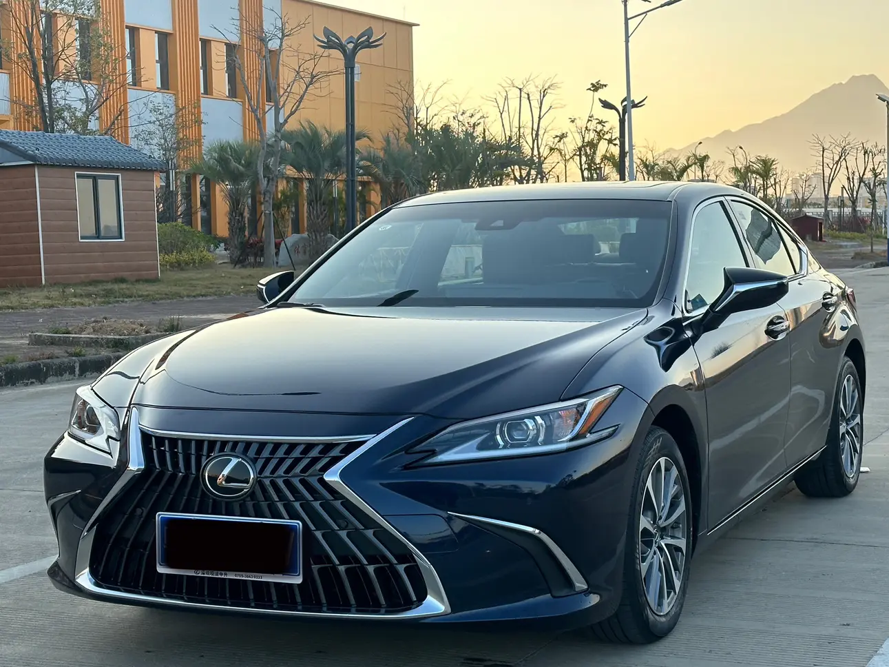 Lexus ES