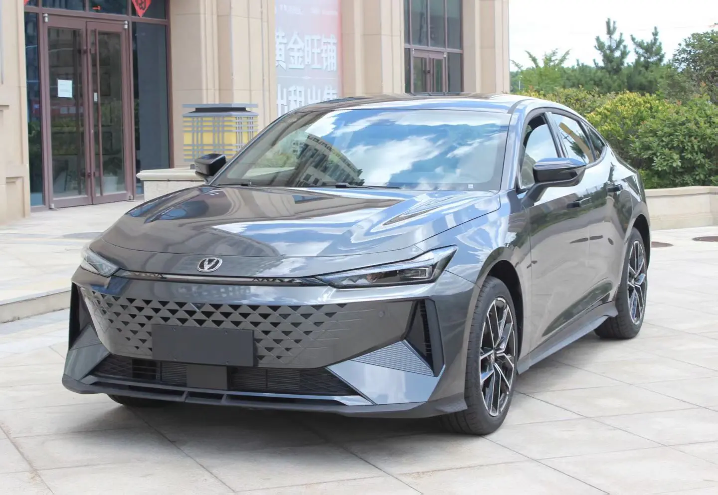 Changan UNI-V  из Китая