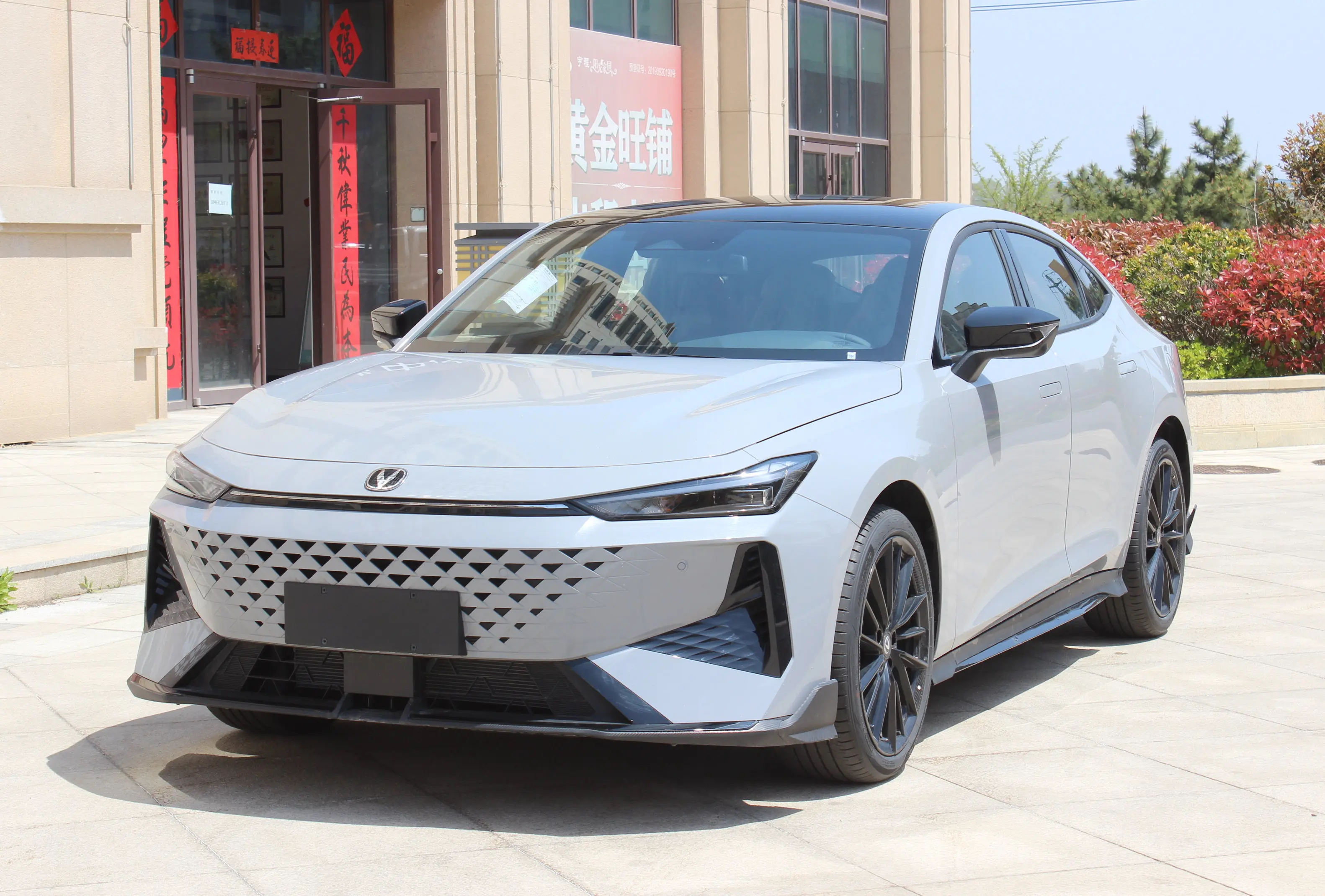 Changan UNI-V  из Китая