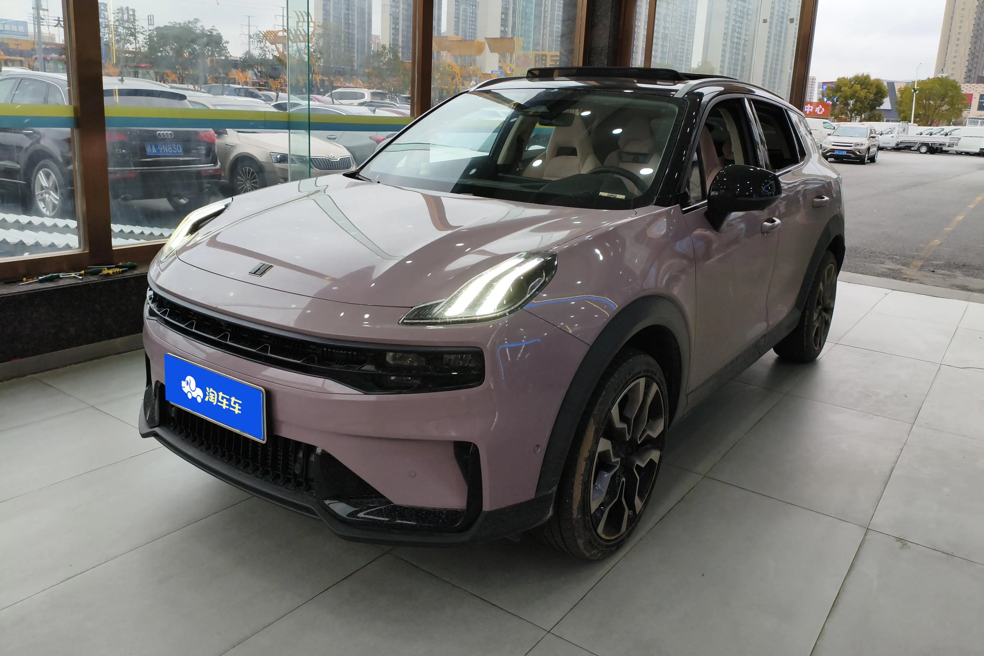 Lynk & Co 06