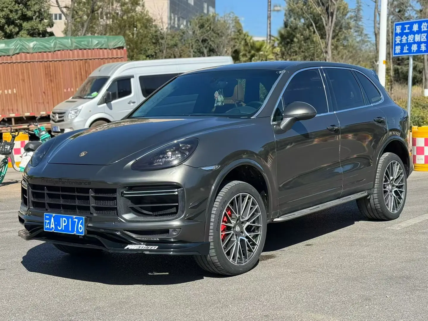 Porsche Cayenne  из Китая