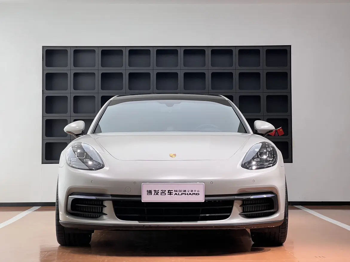 Porsche Panamera E-Hybrid  из Китая