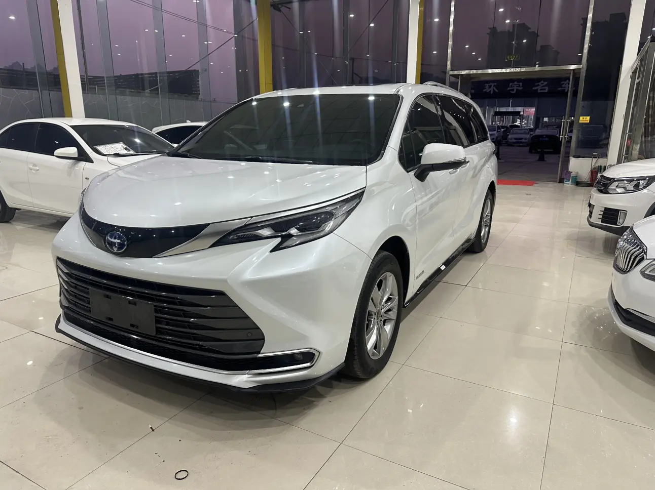 Toyota Sienna  из Китая