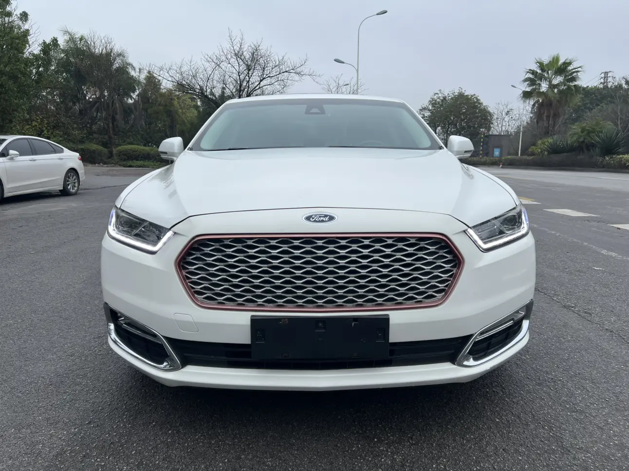 Ford Taurus  из Китая