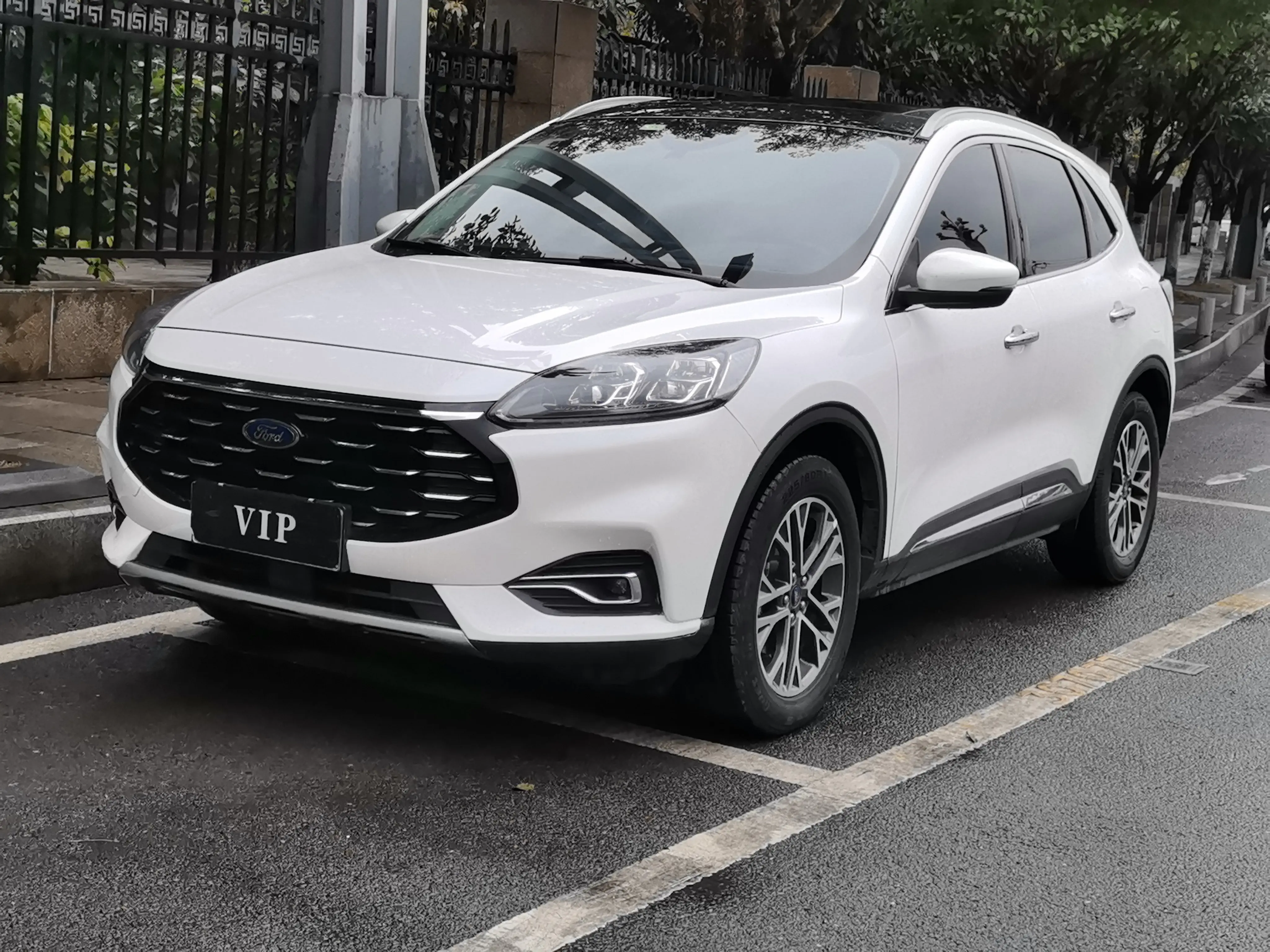 Ford Escape  из Китая