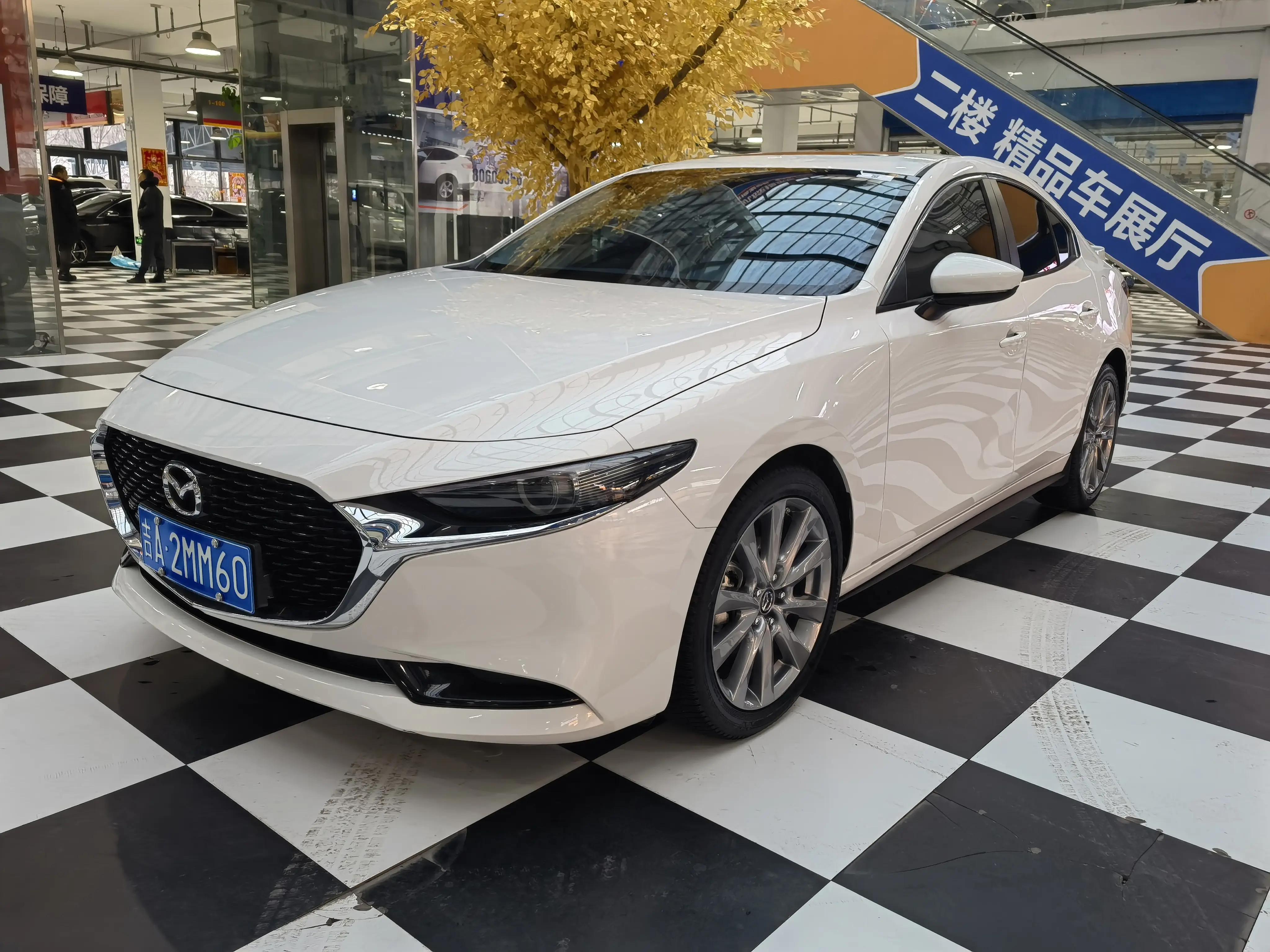 Mazda Axela (Mazda3)  из Китая
