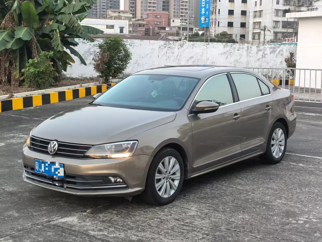 Volkswagen Sagitar  из Китая