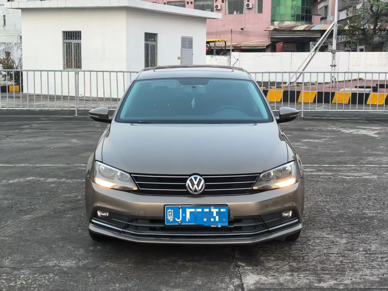 Volkswagen Sagitar  из Китая