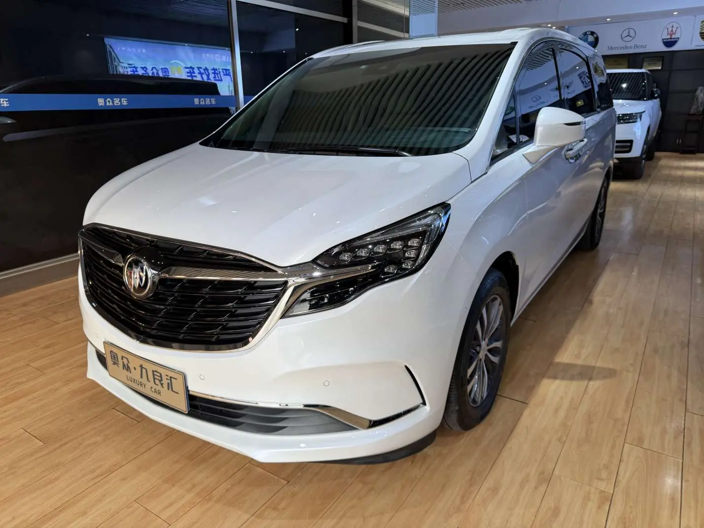 Buick GL8  из Китая