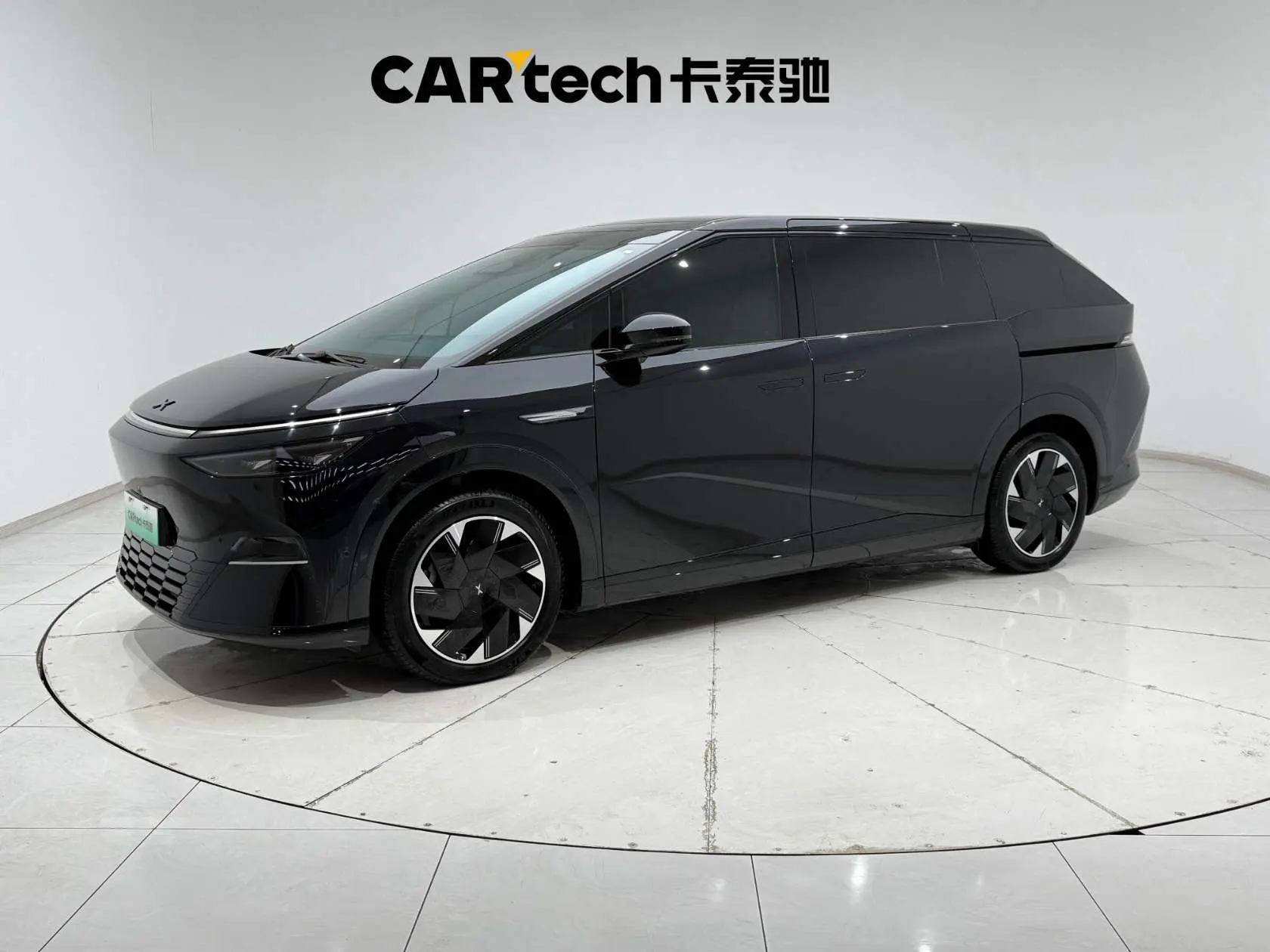 Xpeng X9  из Китая