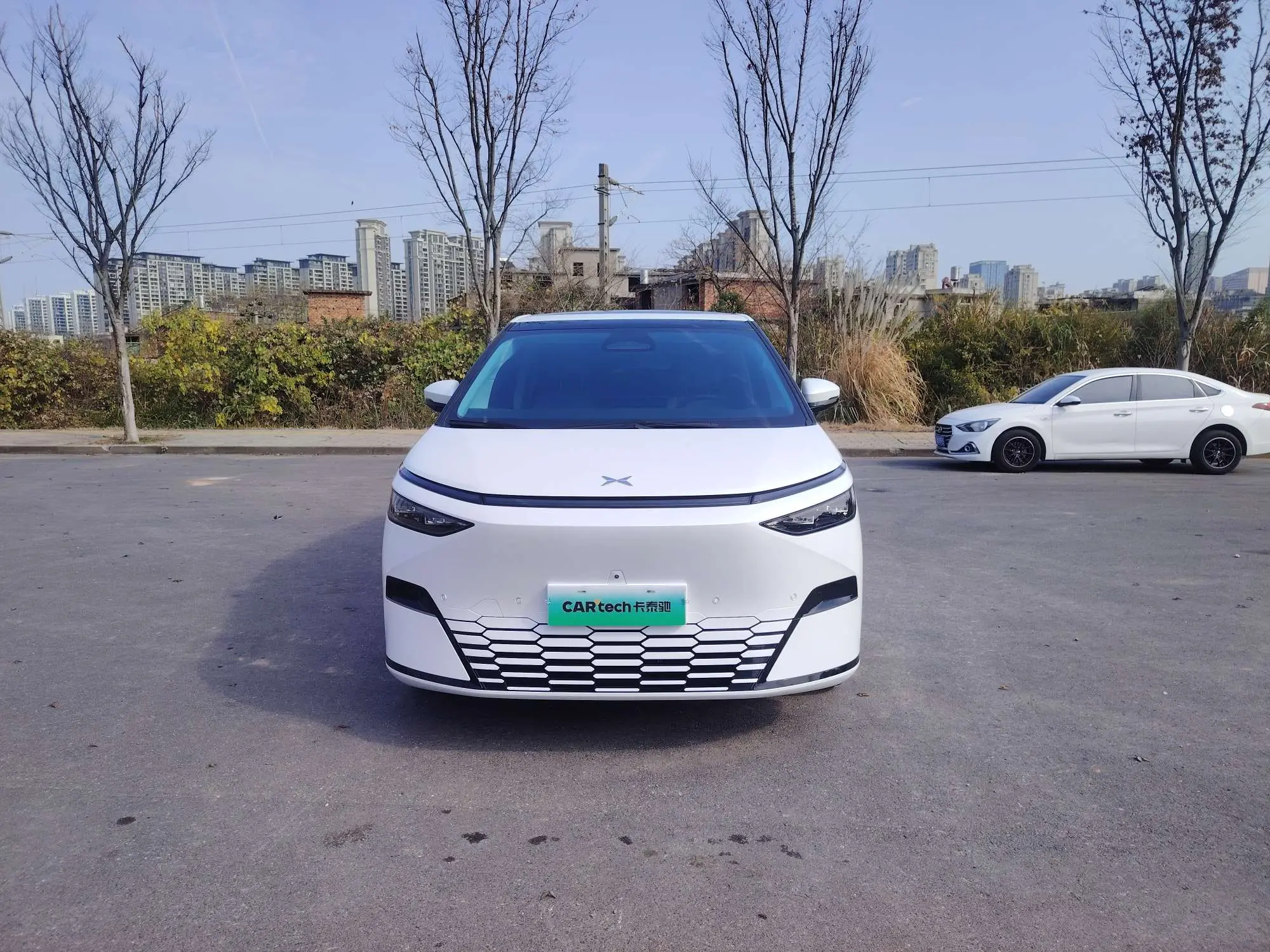 Xpeng X9  из Китая