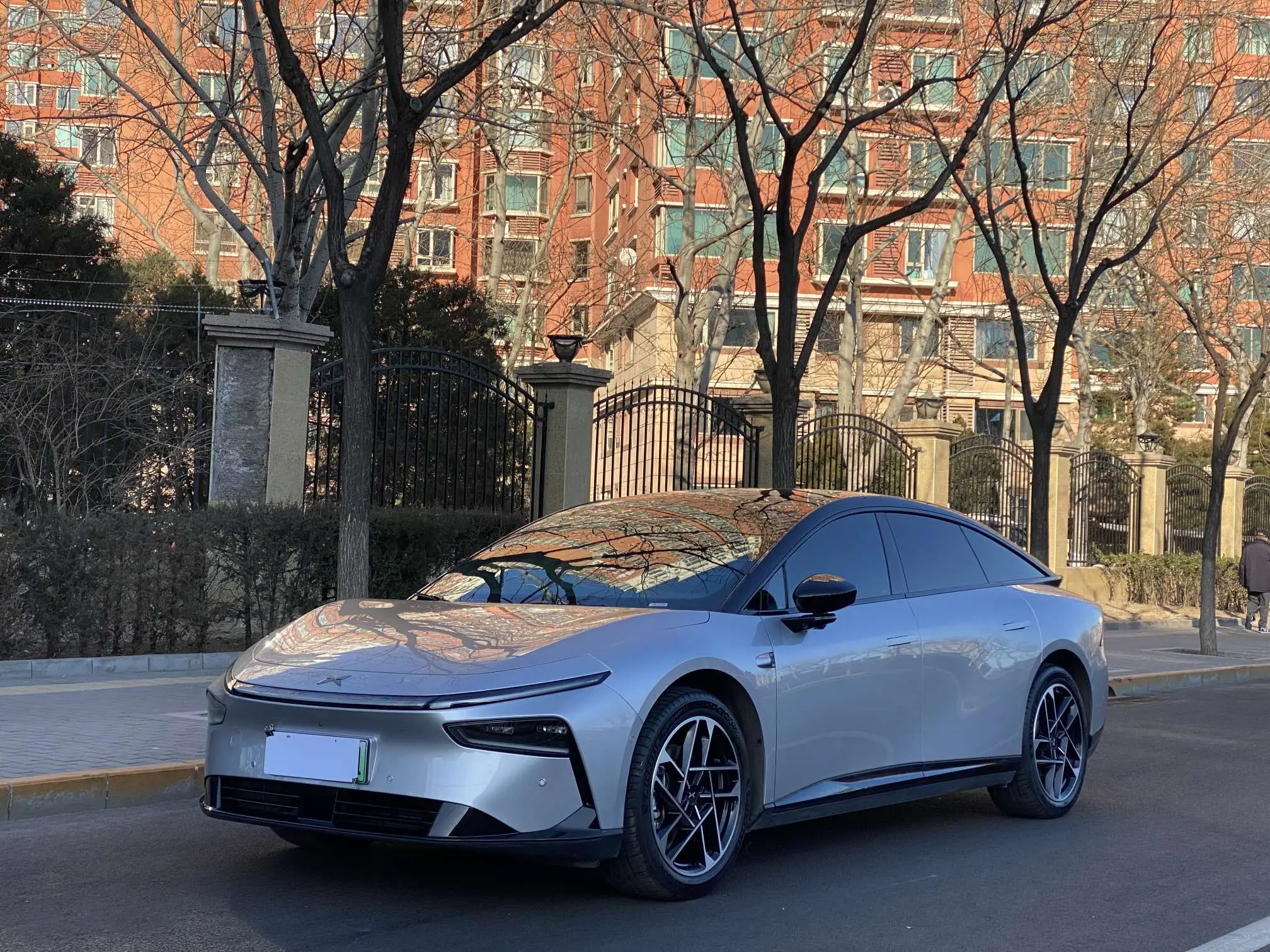 Xpeng P7+  из Китая