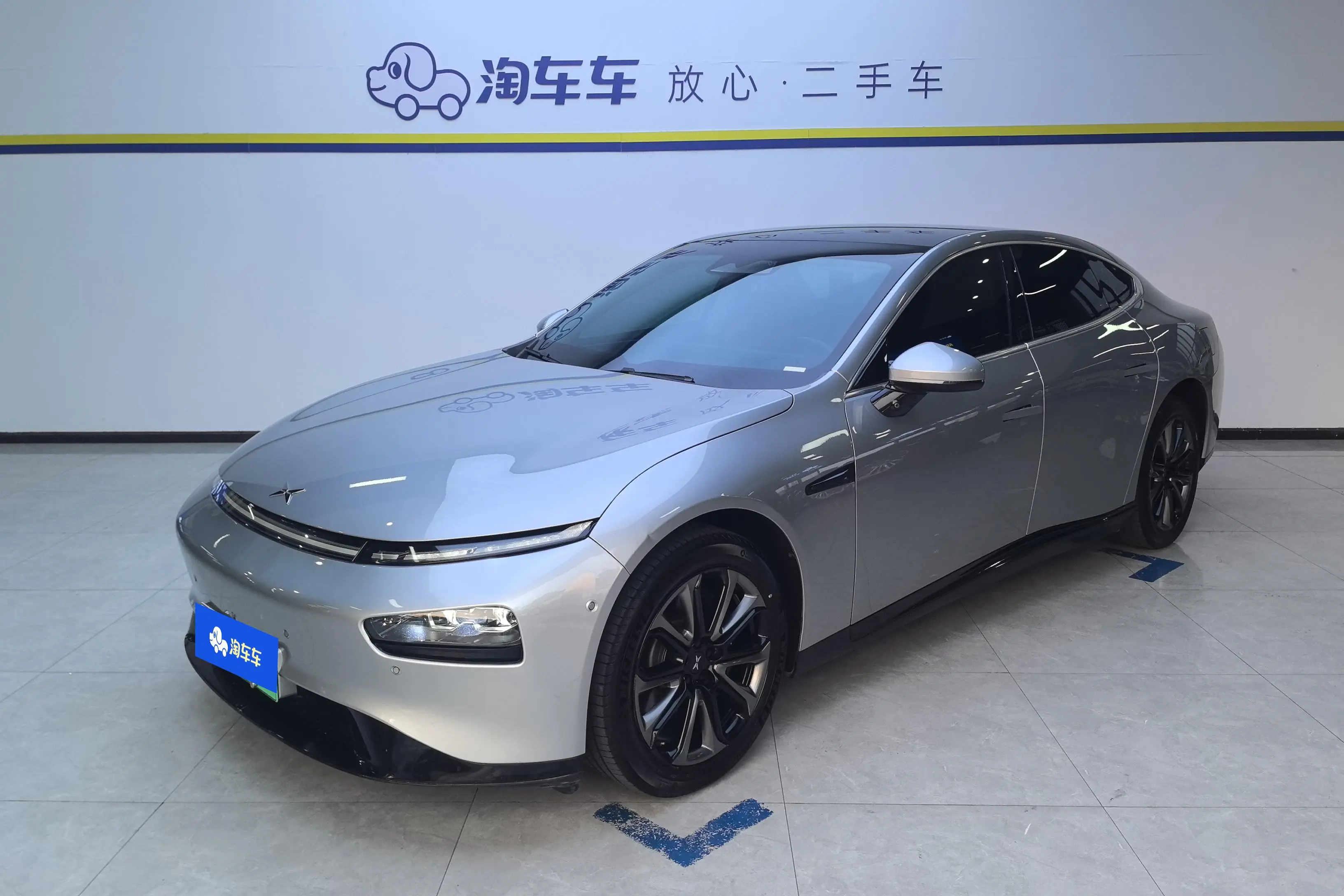 Xpeng P7  из Китая