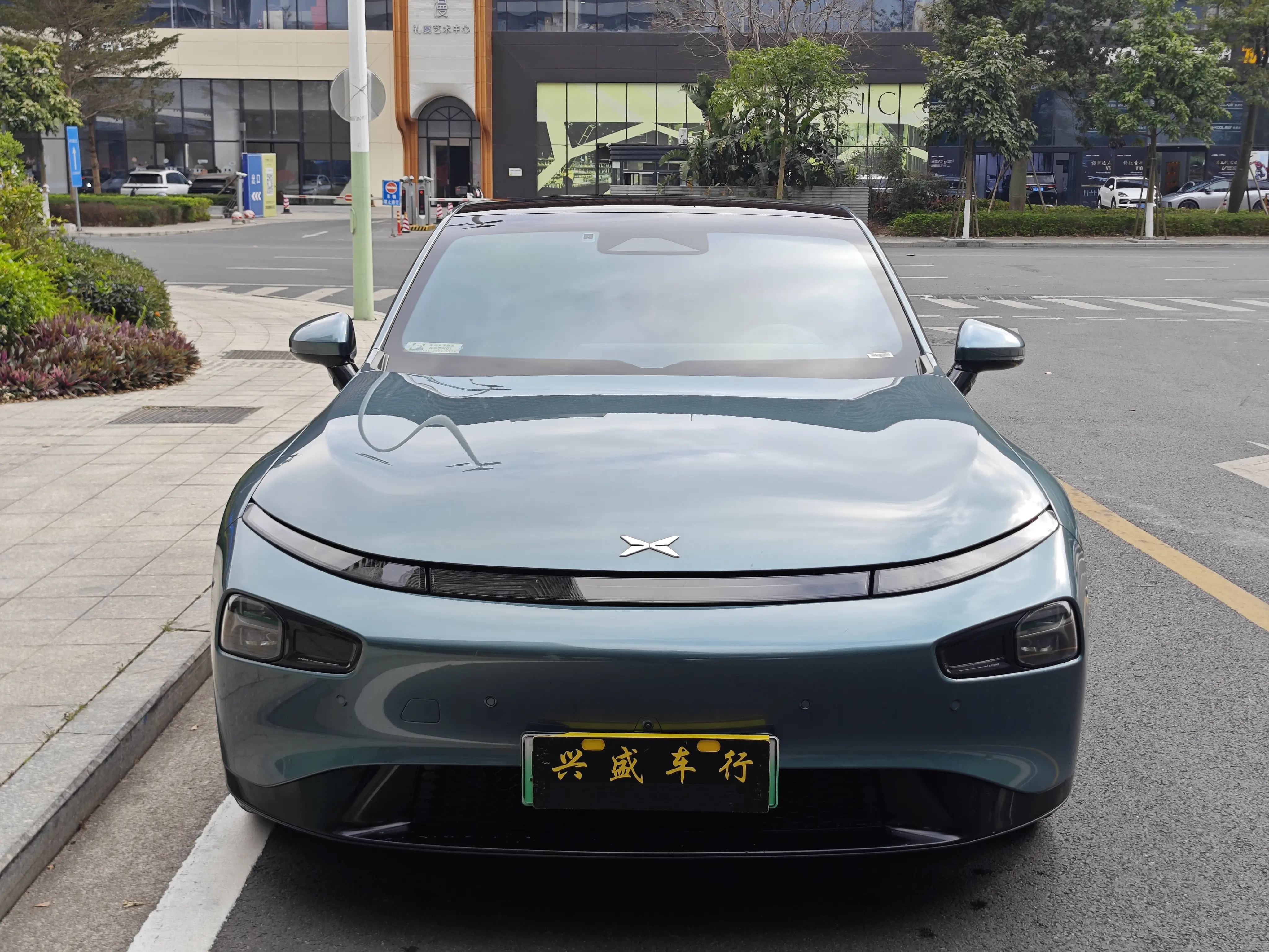 Xpeng P7  из Китая